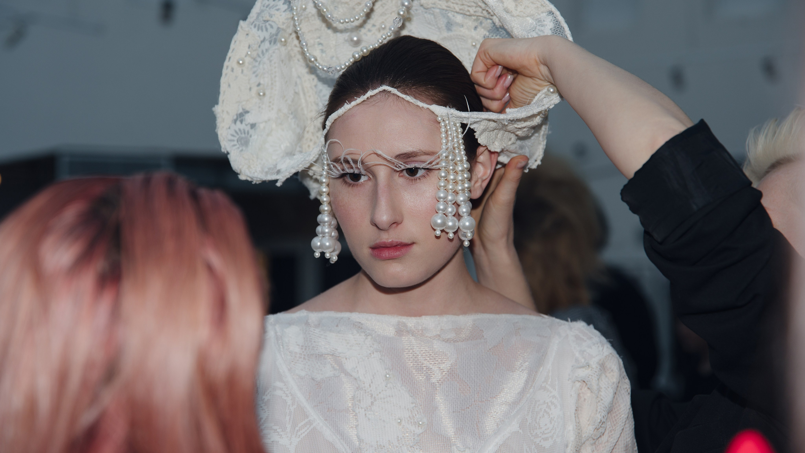 Бекстейдж показа «Новые Имена» собака.ru|ДЛТ. Портретный и репортажный фотограф в Санкт-Петербурге