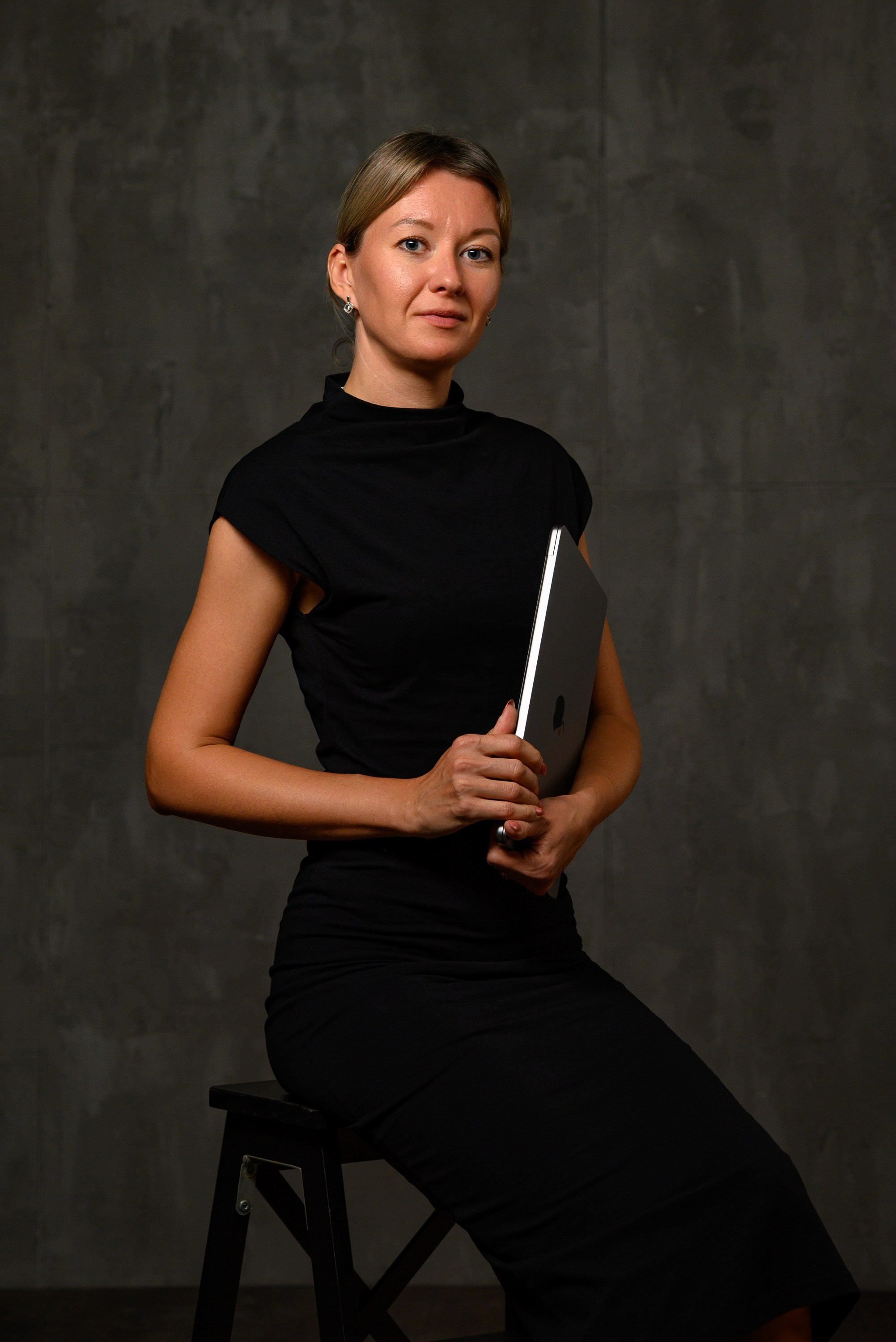 Деловая групповая фотосессия. Компания и фотошкола по созданию контента в Москве