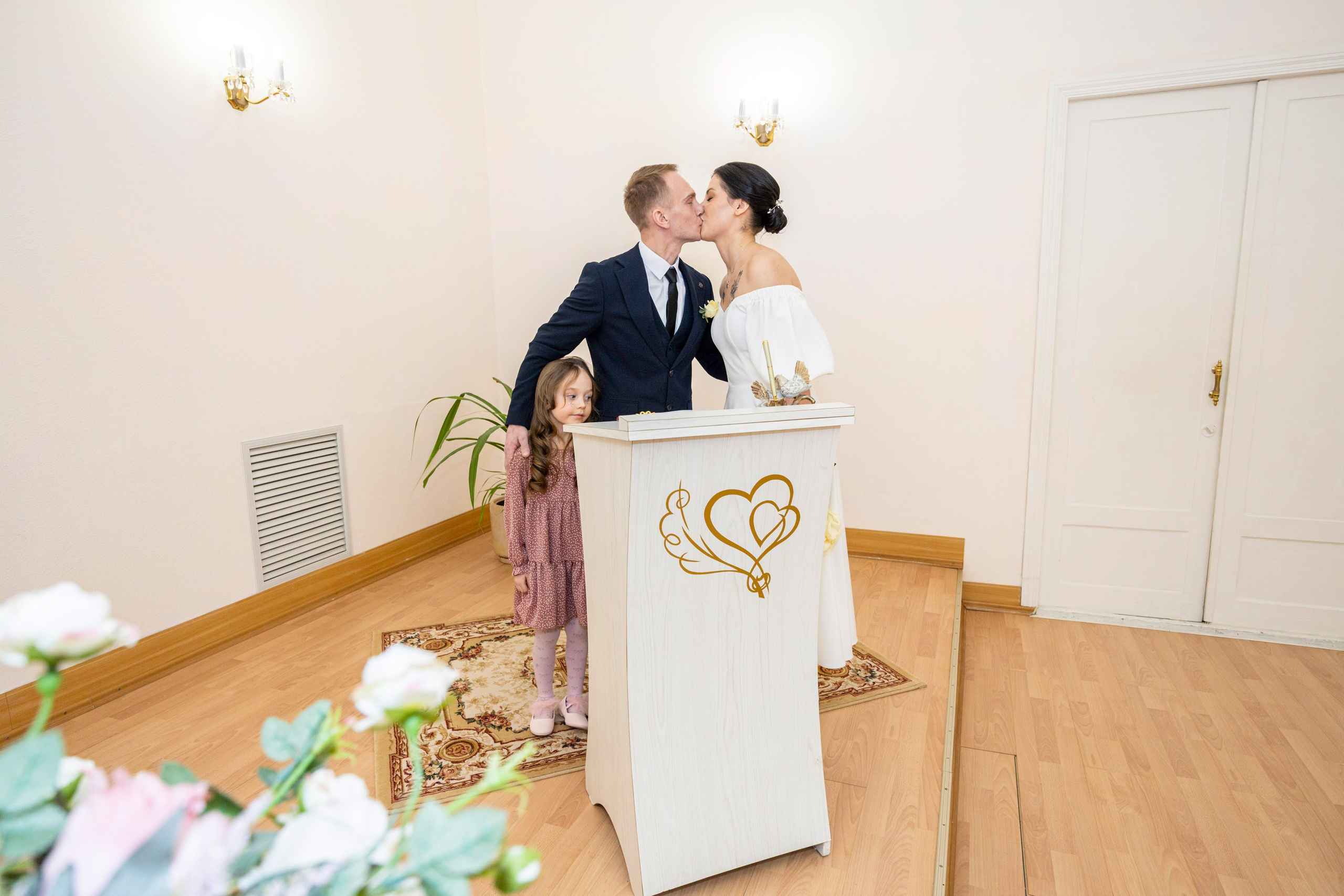 Свадьба, роспись в ЗАГСе, венчание, крещение, выписка из роддома — фотосъёмка. Визуальная упаковка брендов и проектов через фото и видеопроизводство