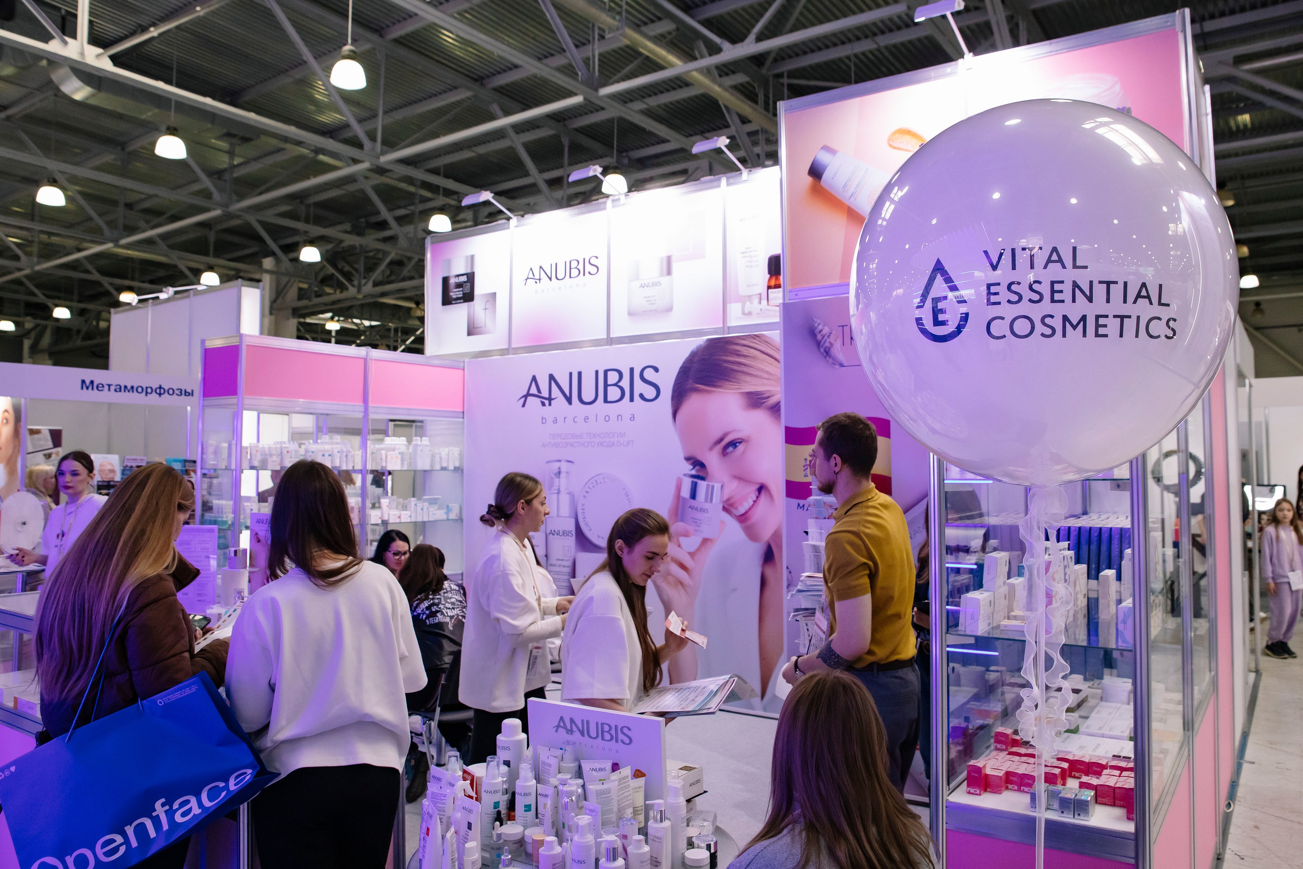 Выставка BEAUNITY by InterCHARM 2026. Профессиональный фотограф в Москве | Заказать фотосессию и съемку