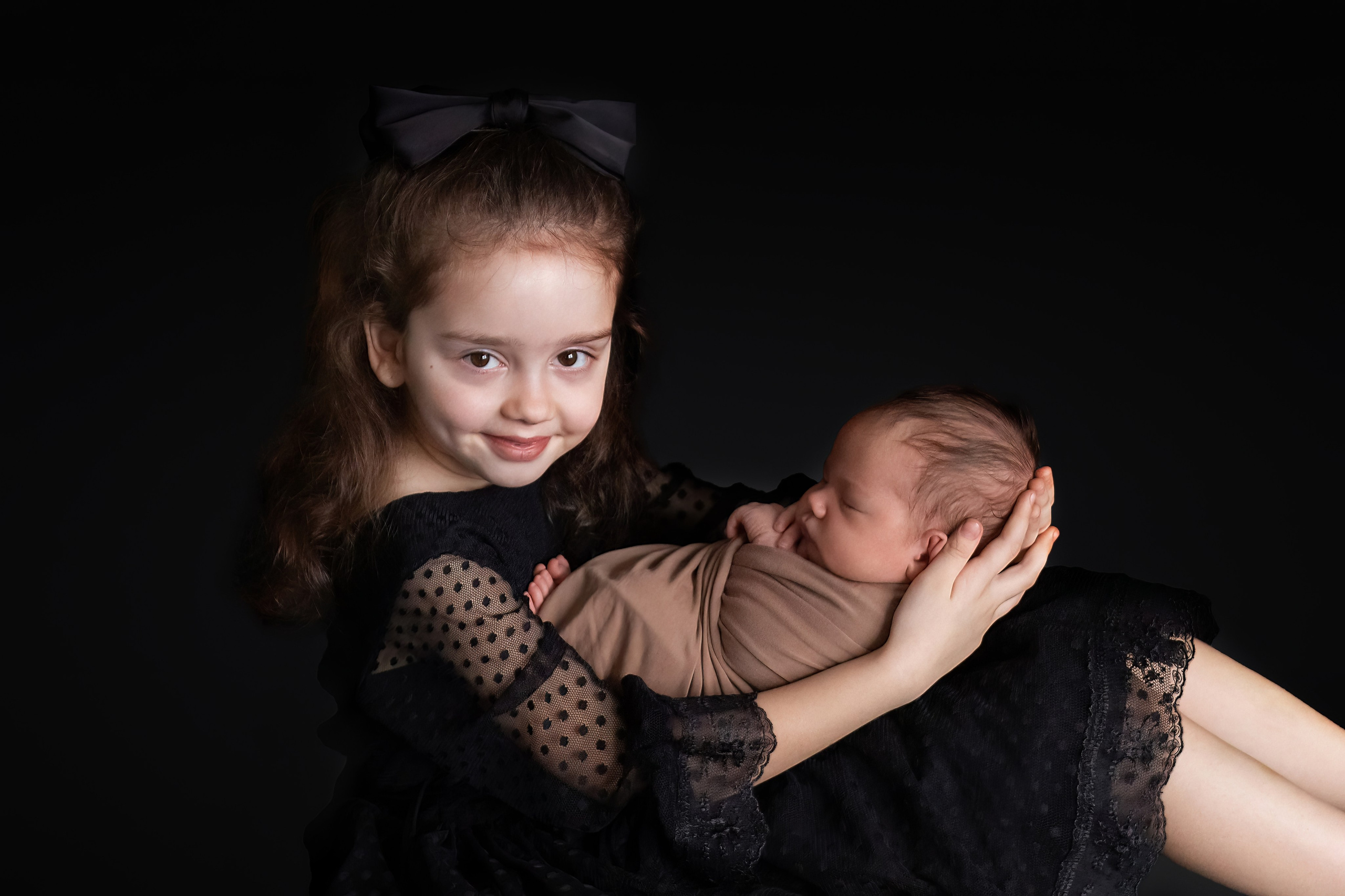 Семейная фотосессия чудесной новорождённой