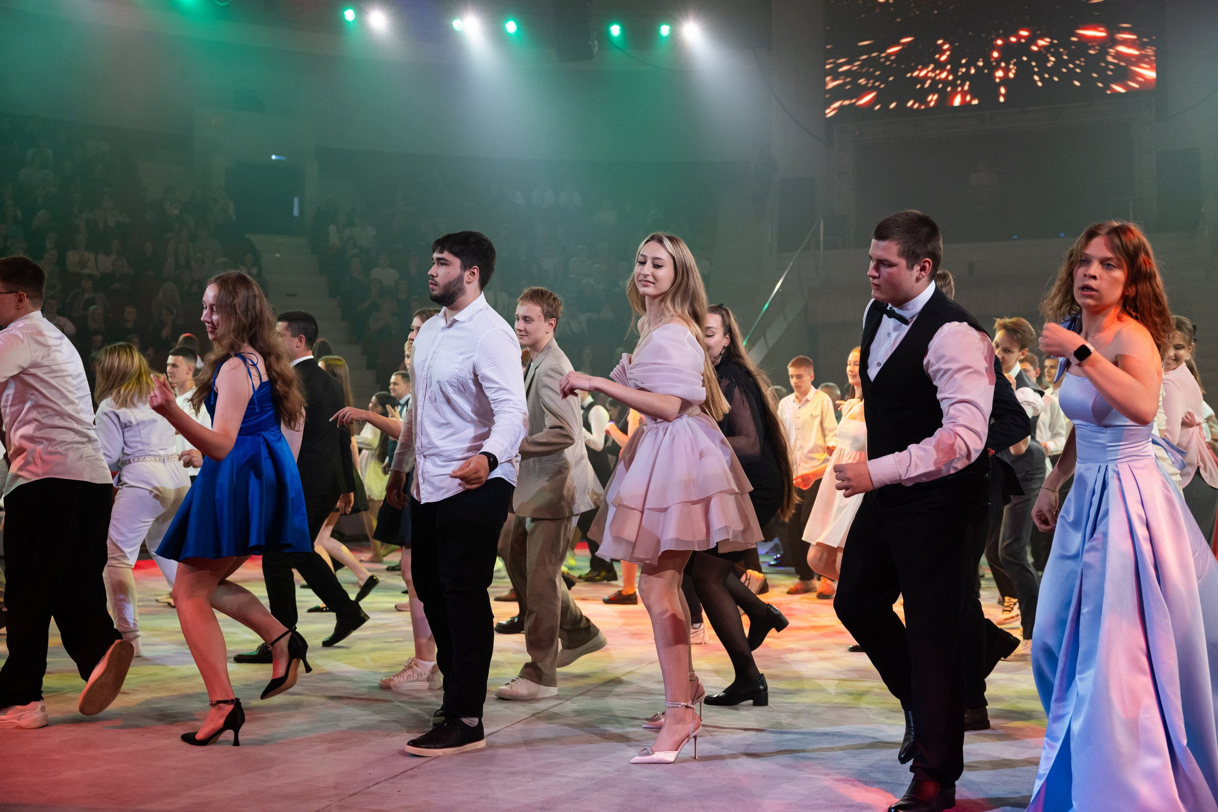 Городской бал выпускников (24 июня 2025). Репортажный фотограф Алексей Пирязев