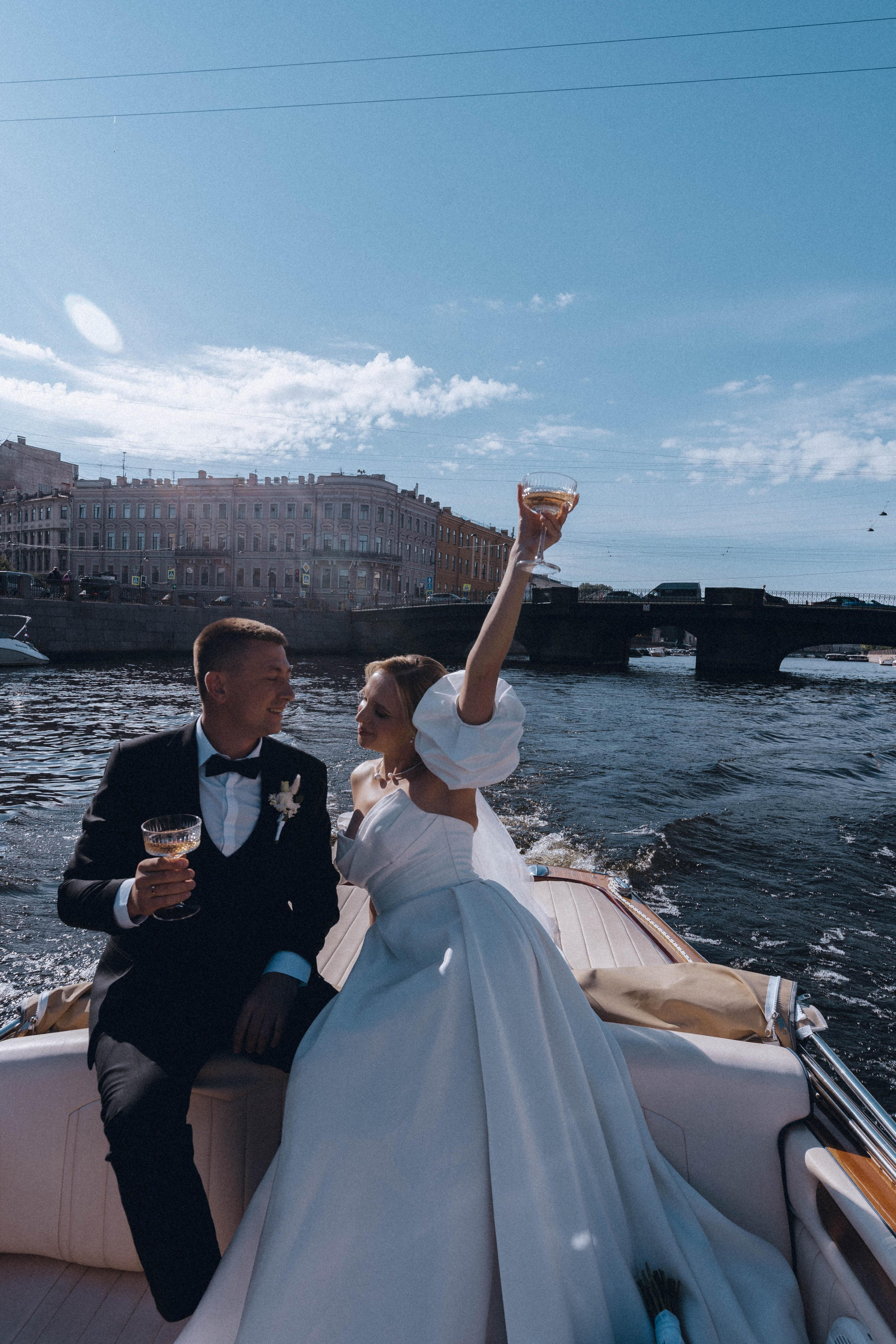 СВАДЕНБНАЯ СЬЕМКА НА КАТЕРЕ ПО КАНАЛАМ САНКТ-ПЕТЕРБУРГА И В АКВАТОРИИ НЕВЫ. Профессиональный фотограф, Санкт-Петербург — Виктория Богомолова