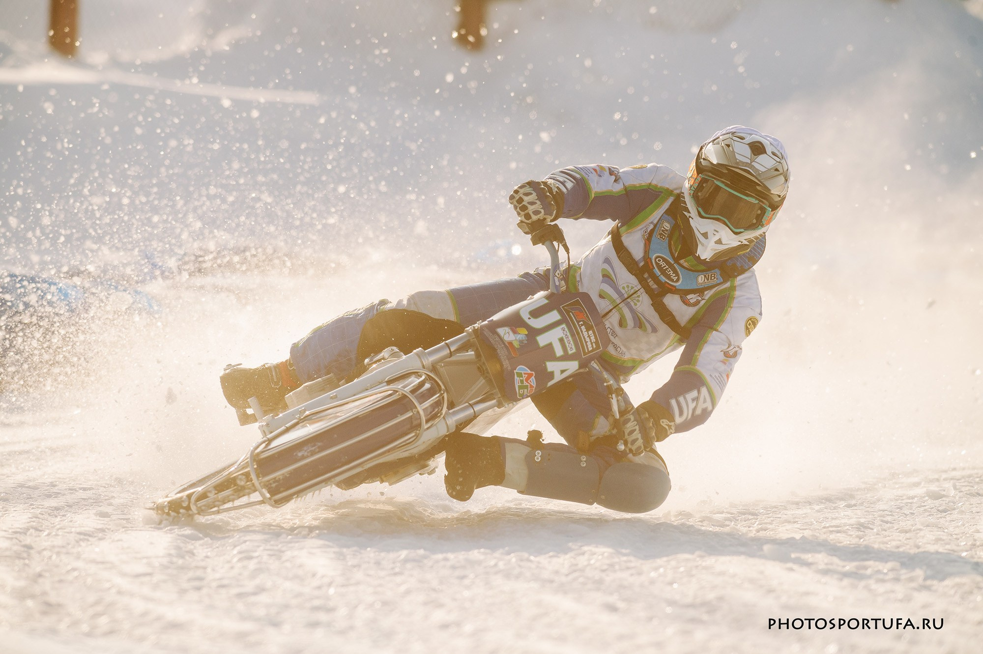 Мотогонку на льду. Спортивный фотограф в Уфе Евгений Буров