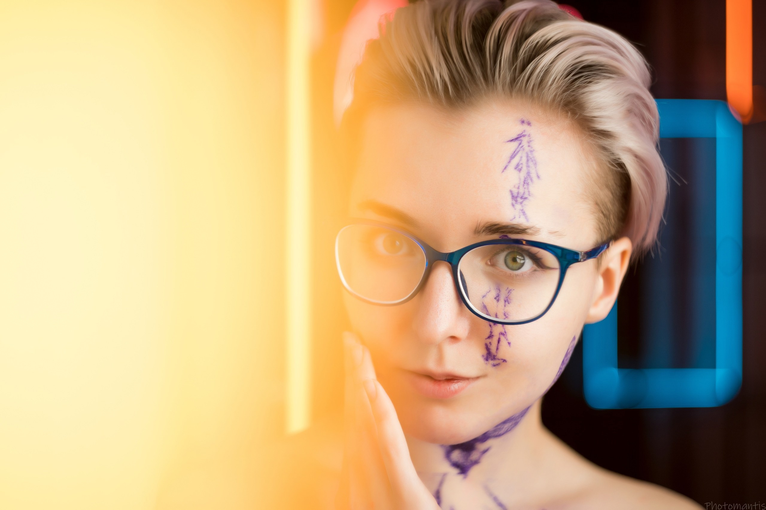 Ню и Неон. Photomantis