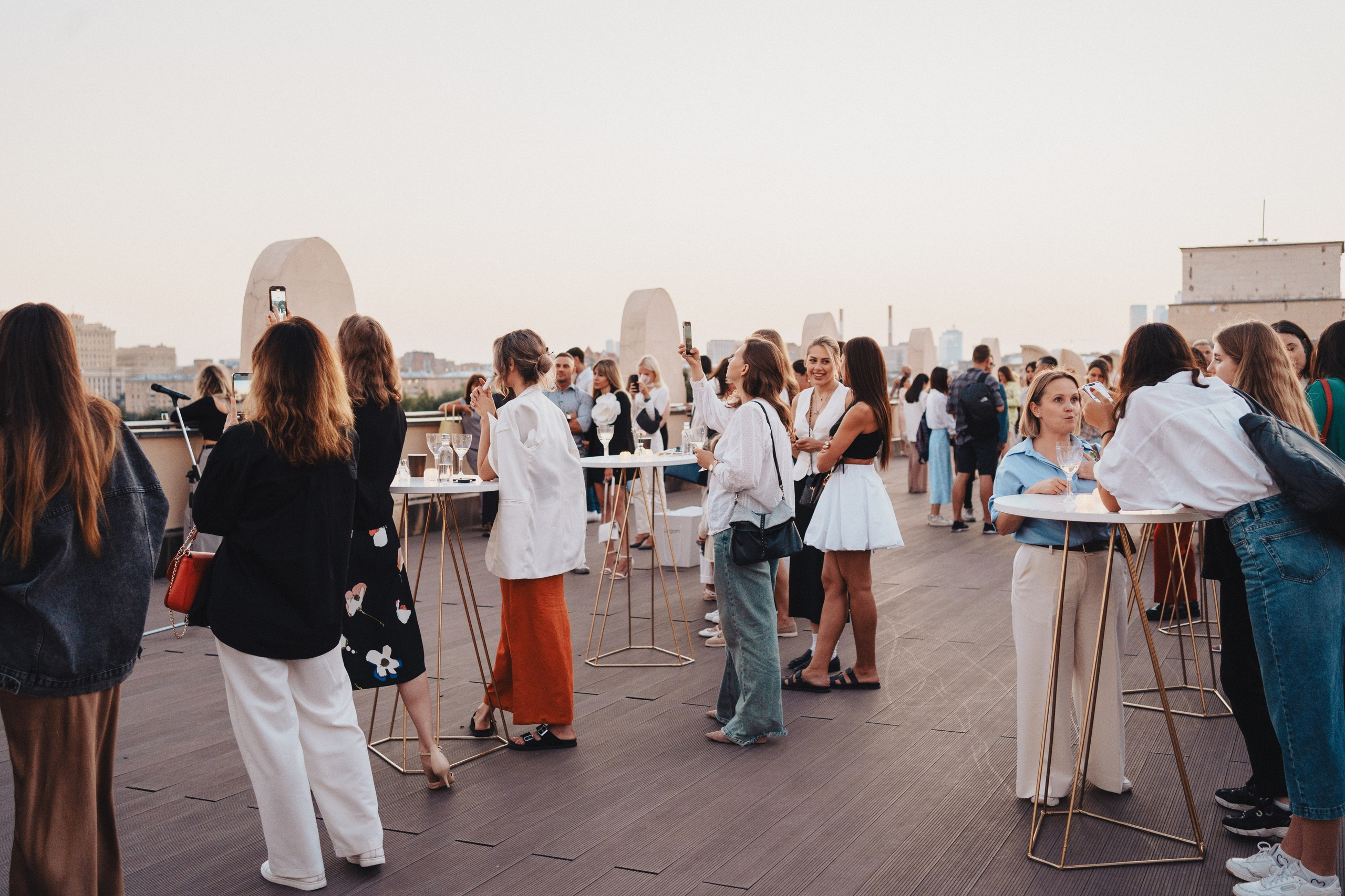 Выставка на крыше Парка Горького. Семейный и детский фотограф и видеограф в Москве, Серпухове и Тарусе Валерия Сорокина