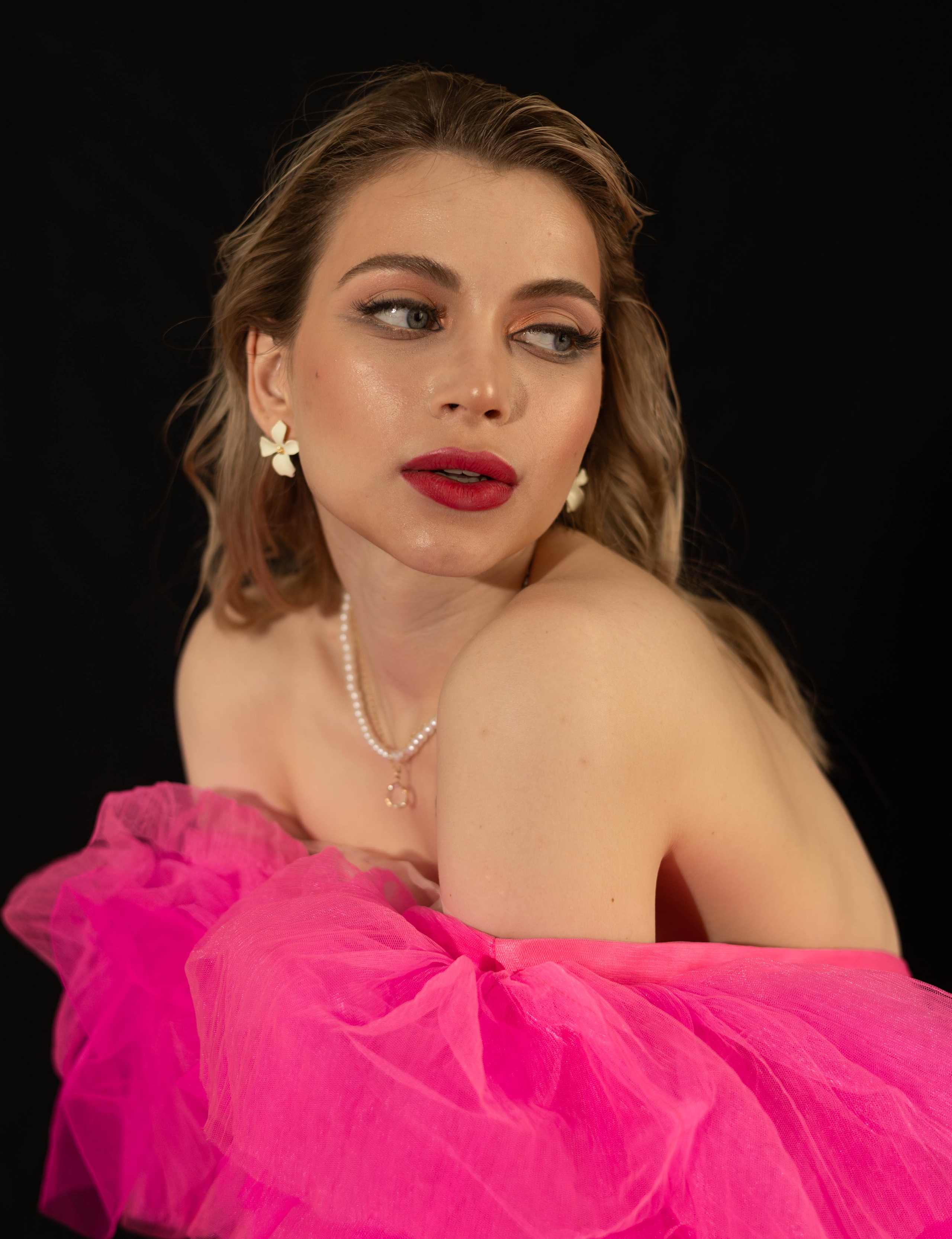 Екатерина. Fuchsia on black. Портретный фотограф Панферова Регина г. Санкт-Петербург, г. Казань