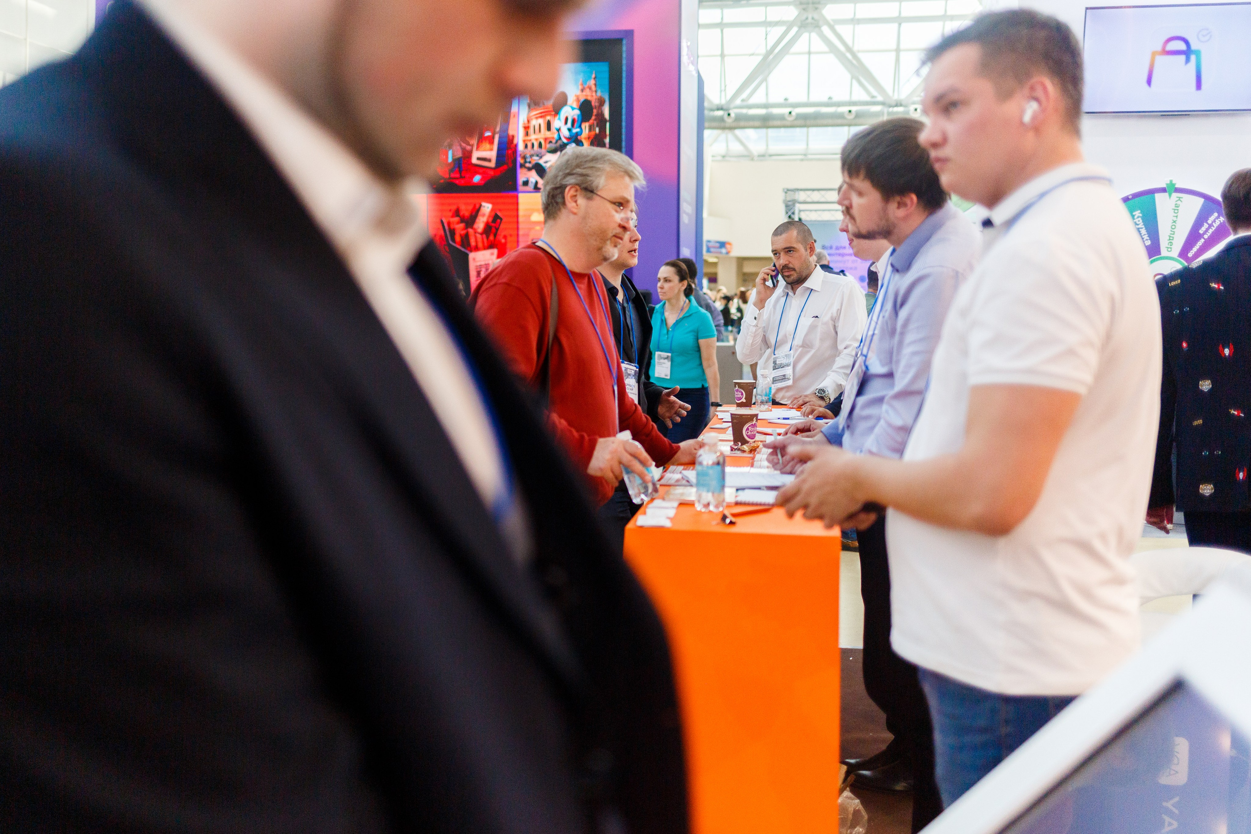 Обзор работы стенда Курьер-сервис. Репортажный фотограф Борис Геер