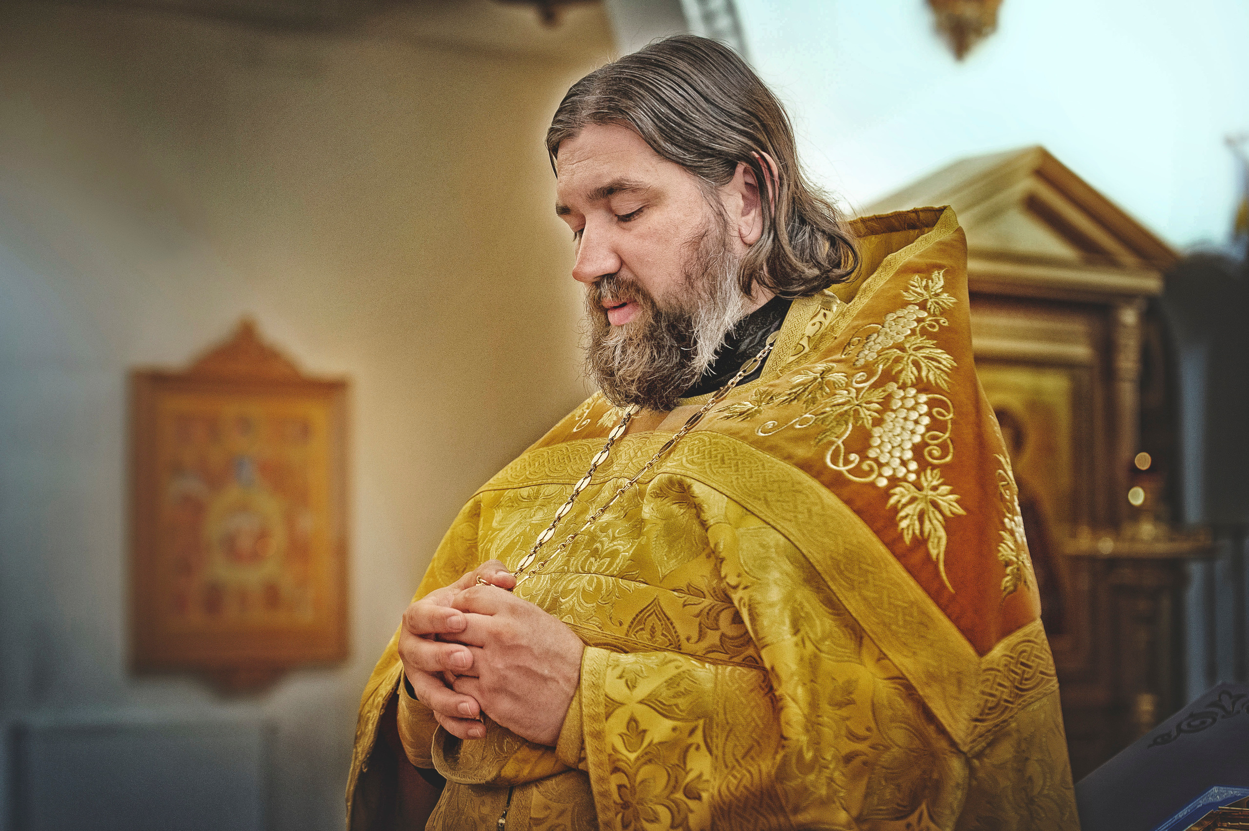 Фотосьемка крестин в церкви. Свадебный фотограф Наталья Немцева в Санкт-Петербурге