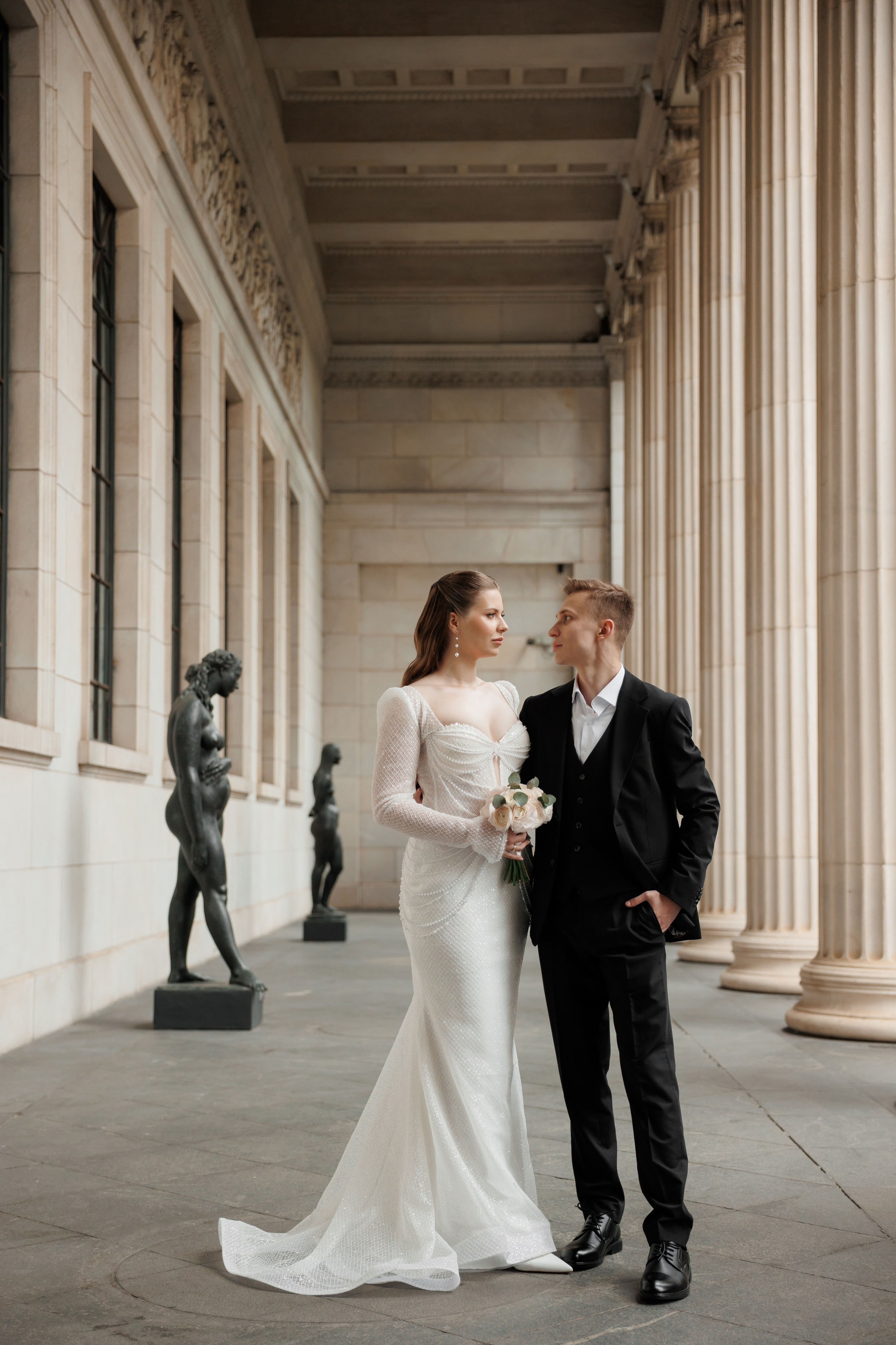 Фотосессия у Пушкинского музей. Свадебный и репортажный фотограф (Москва, Королев и другие)