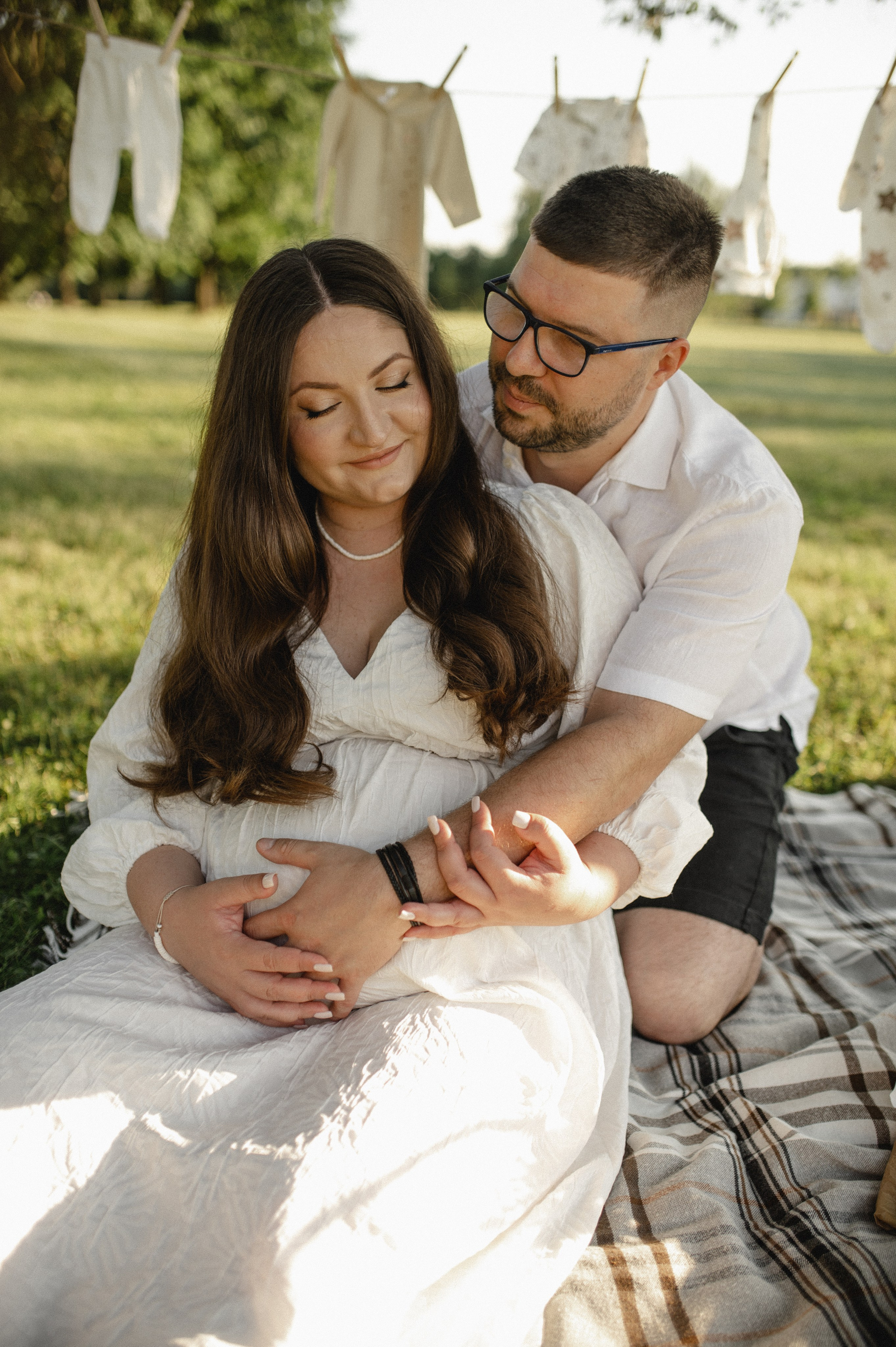 Фотосессия беременности на природе в парке Москвы. Семейная фотосессия Бутово Москва фотограф Алина Морщагина