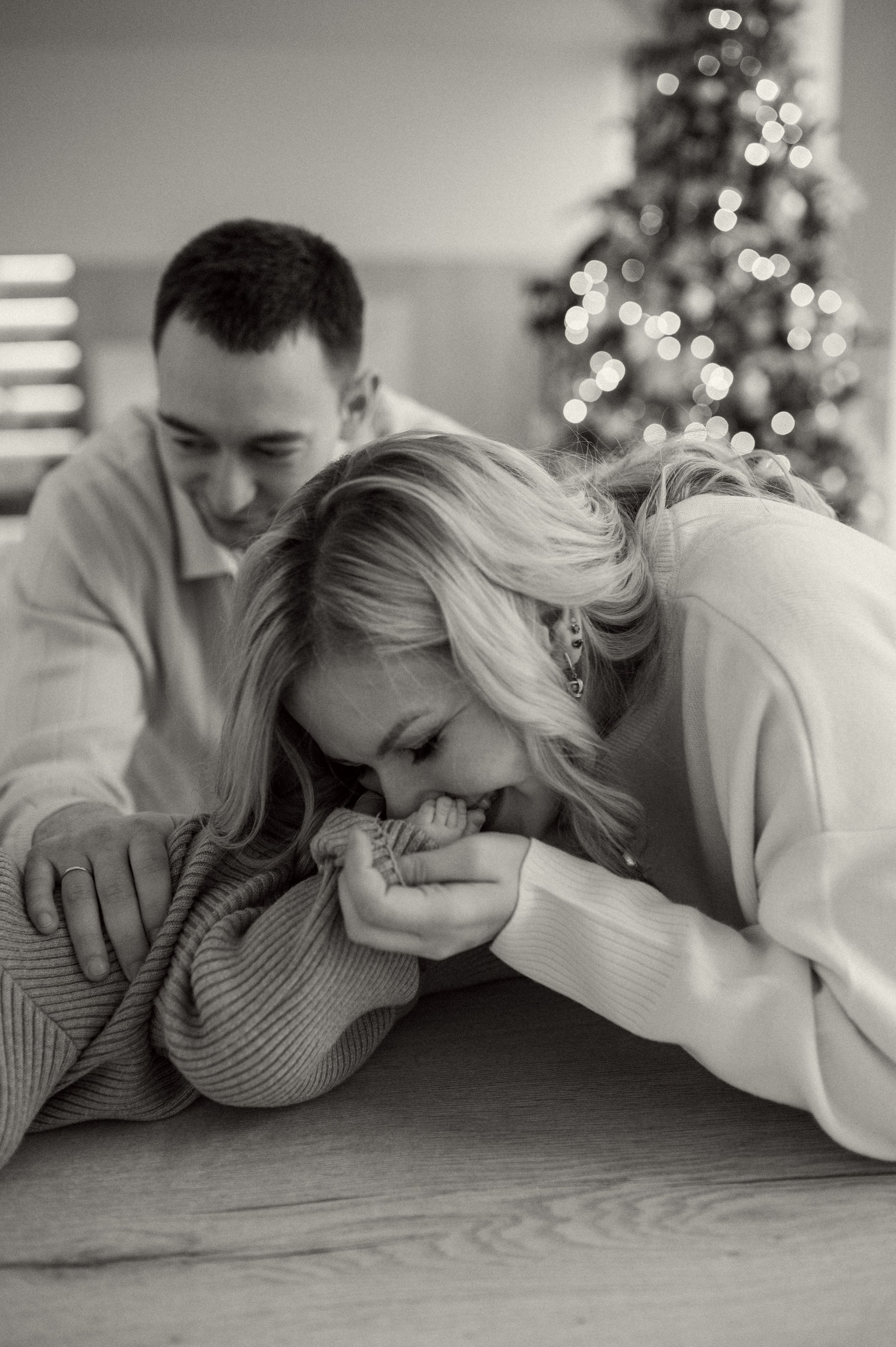 Новогодняя фотосессия в студии с малышом 6 месяцев в Бутово. Семейная фотосессия Бутово Москва фотограф Алина Морщагина