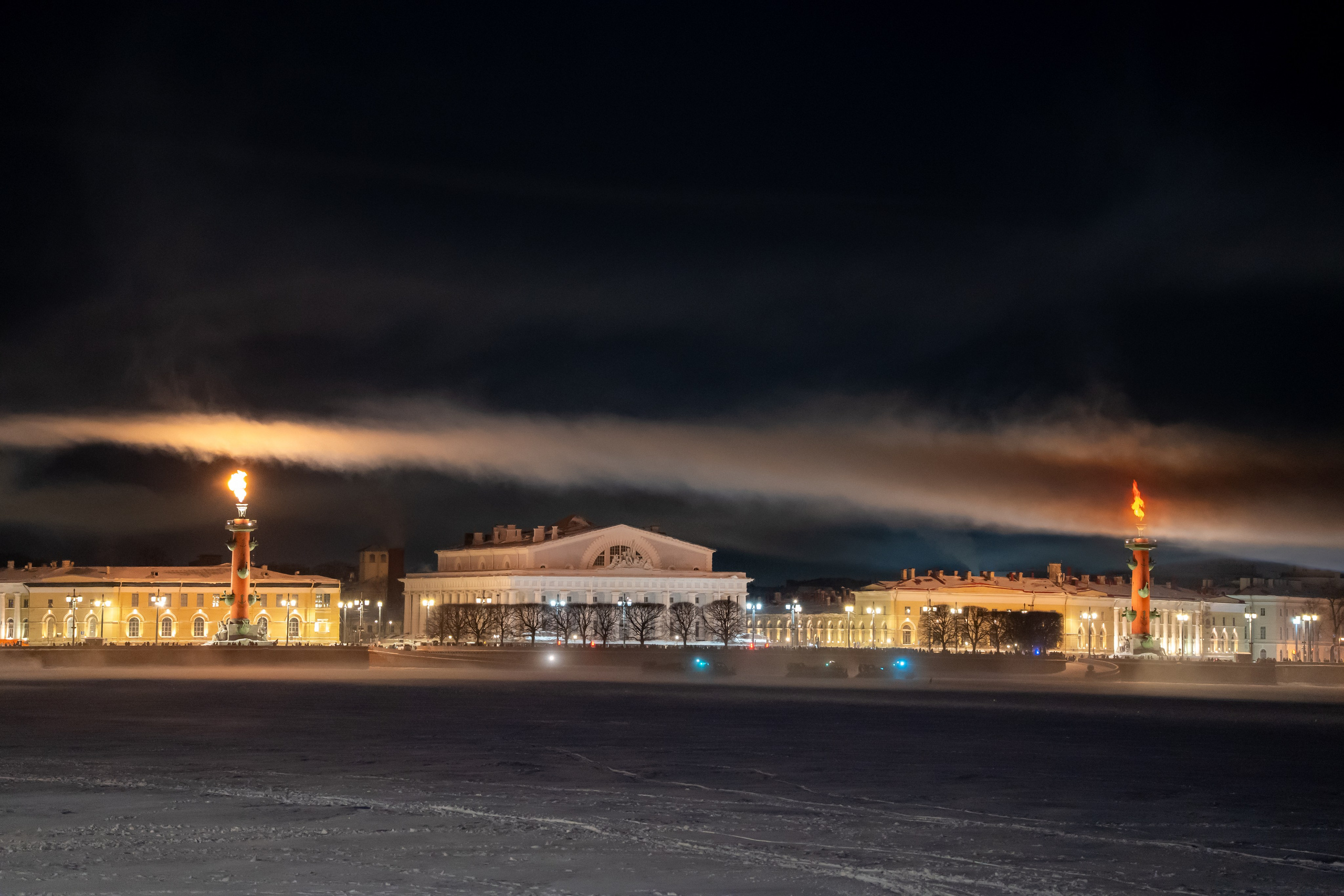 Праздничный салют в честь Дня защитника Отечества. Главная