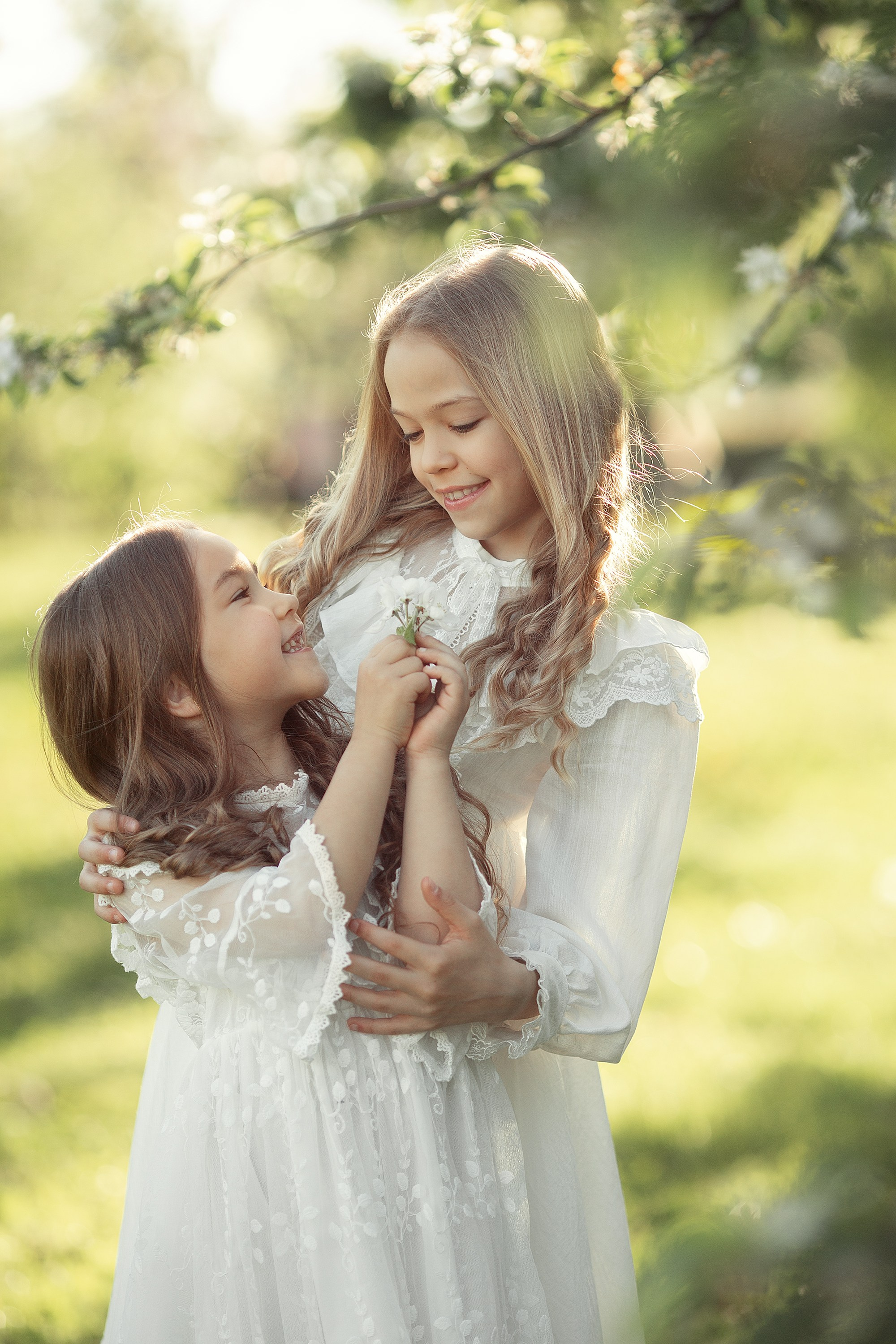 Нежнейшая семейная съемка в белом цветении. Tatyana Nadezhdina Family photographer