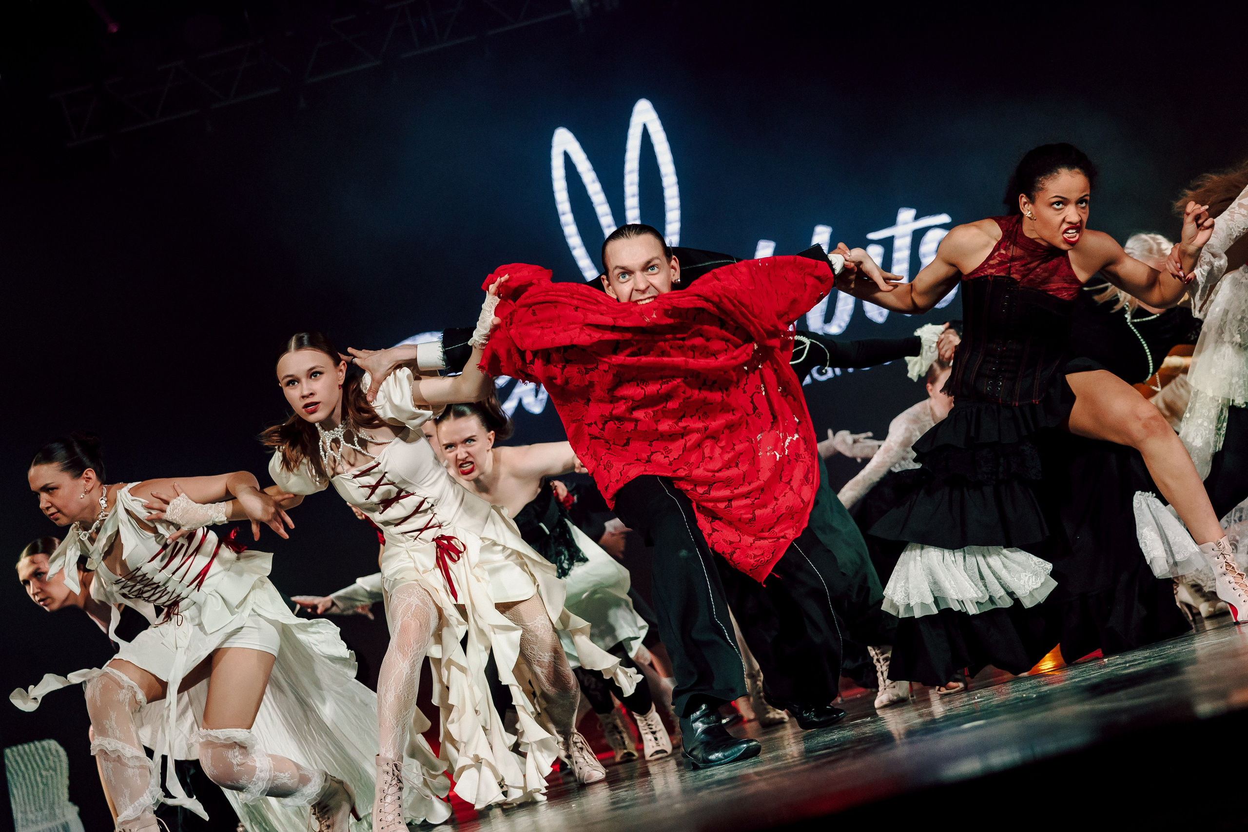 Отчётный концерт танцевальной школы «Red Rabbits» 2025. Лёшка Варзегов — фотограф