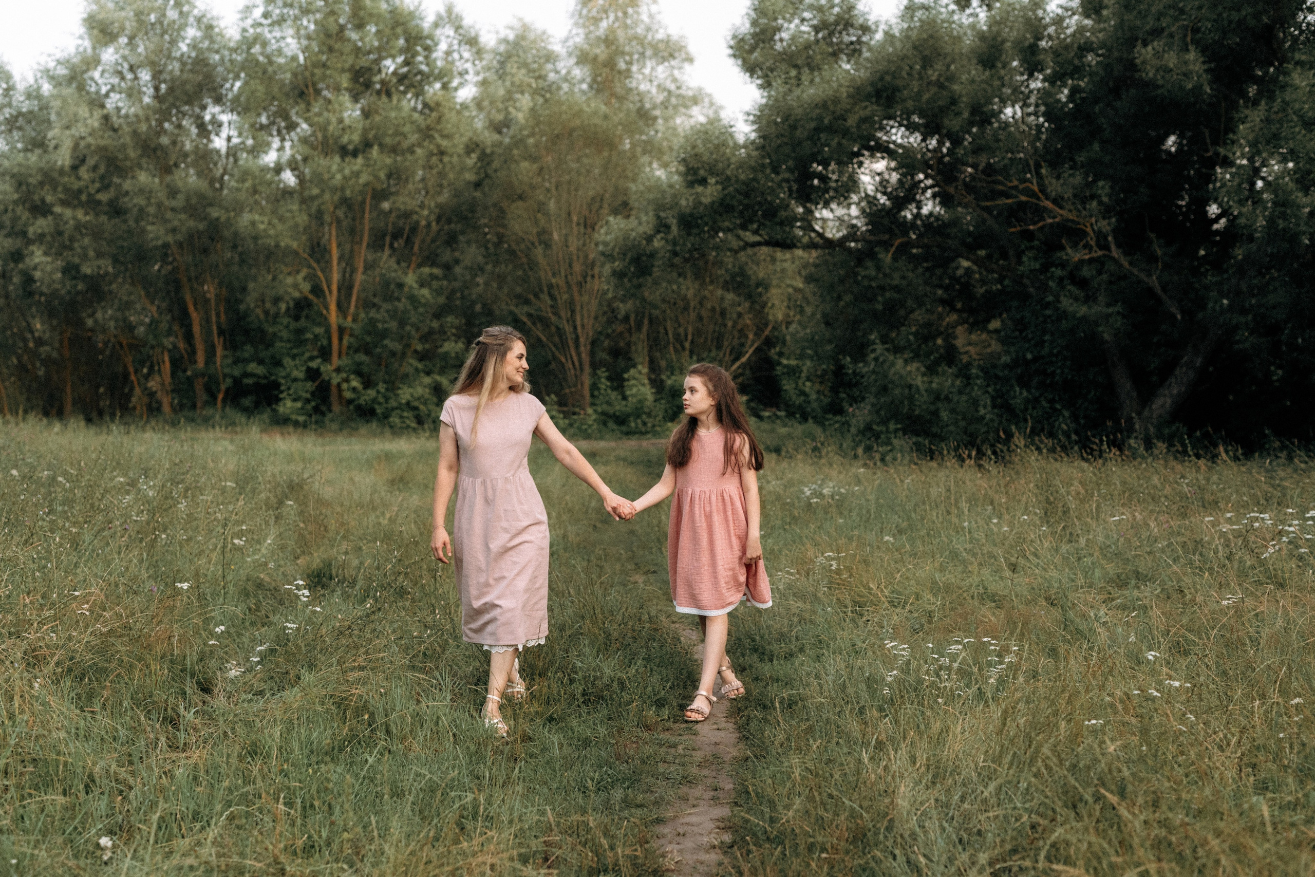 Семейная фотосессия на берегу реки для Миши, Тани, Сони и Таи. Свадебный фотограф в Тамбове Павел Четвертков