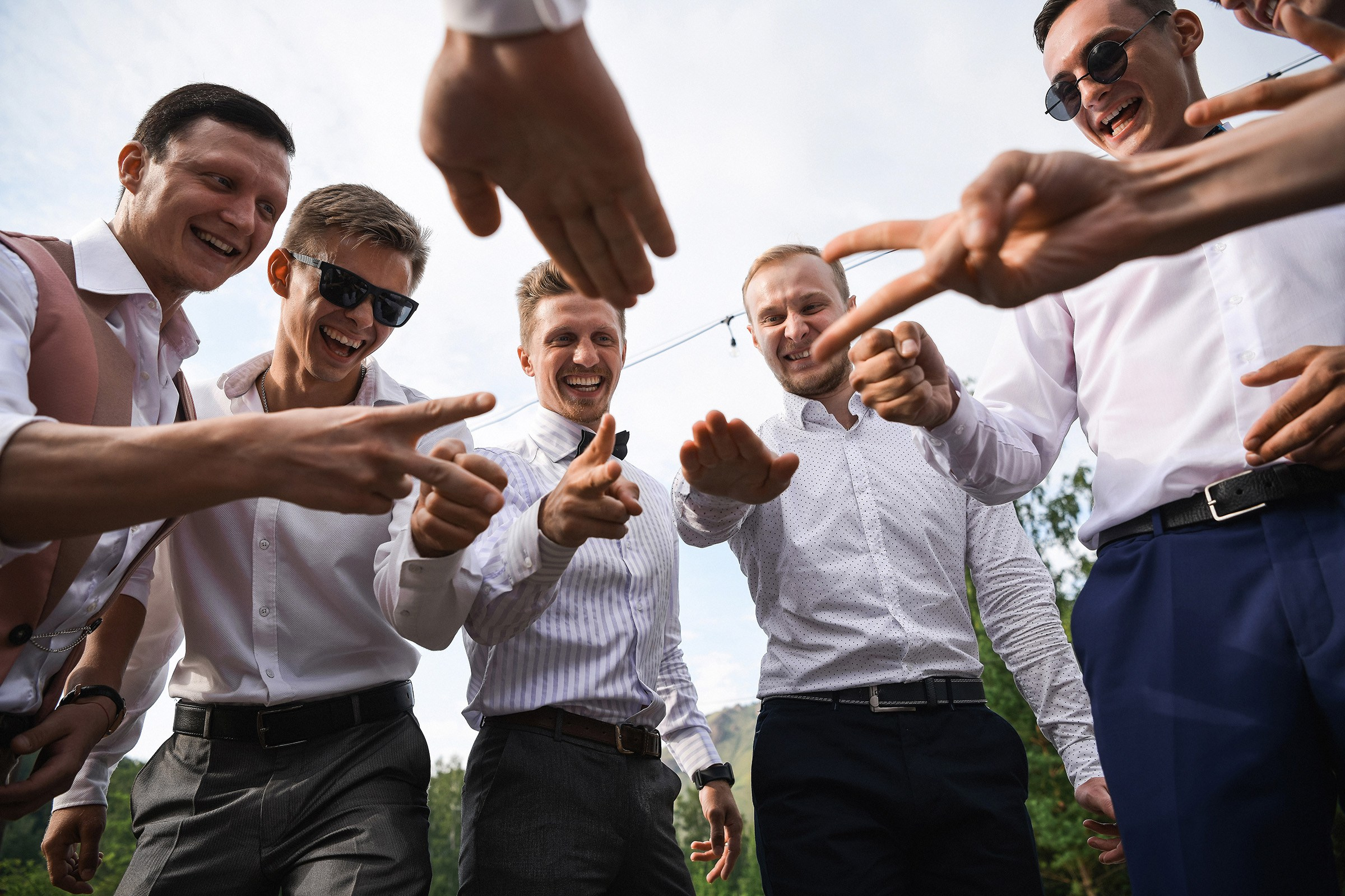 🌄 Демьян и Катя — свадьба в нацпарке "Столбы" | Веселый банкет и эпичные фото на скалах. 📸 Свадебный и семейный фотограф в Красноярске Тихомиров Евгений | 17 лет опыта | 800+ свадеб