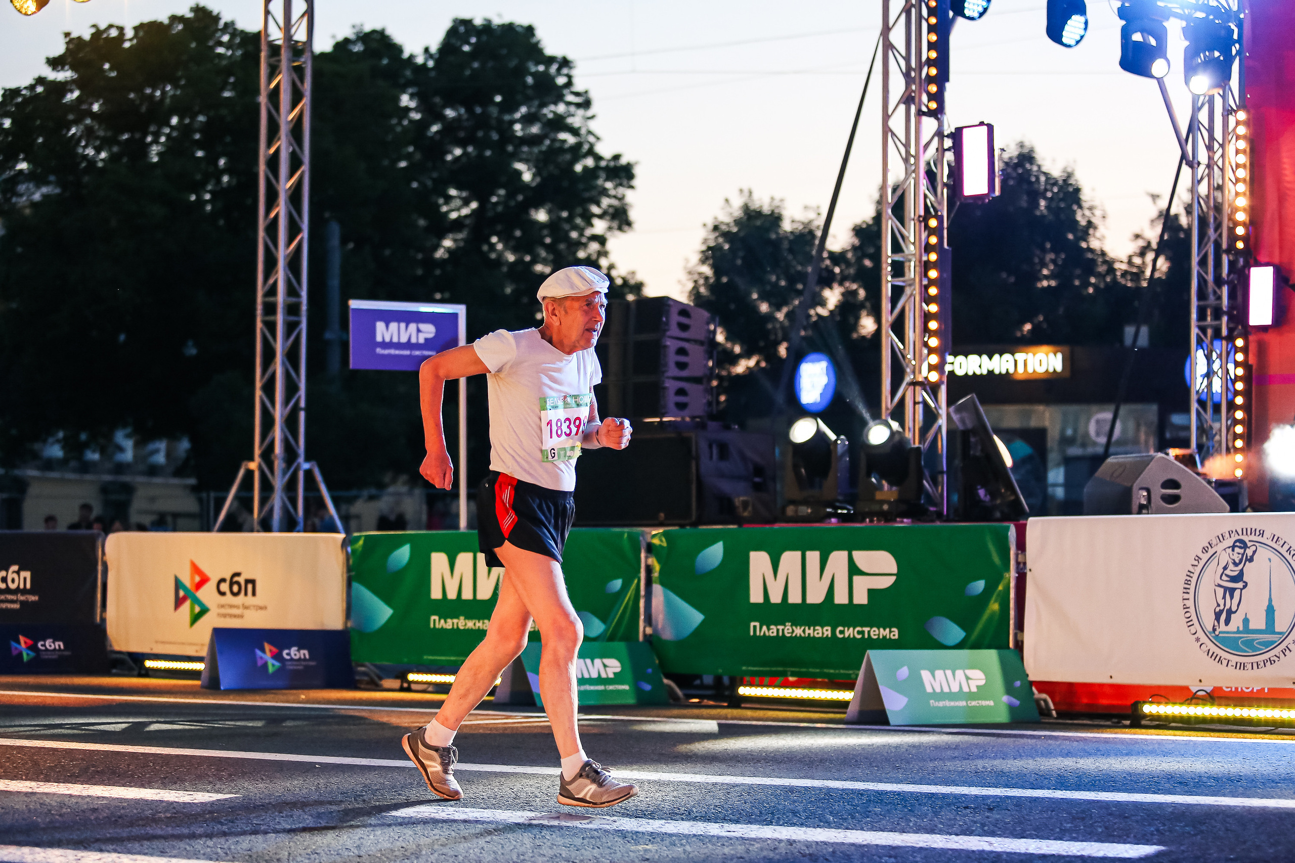 Марафон Белые Ночи 2023. Сергей Гусев — спортивная фотография, виртуальные туры, 3д панорамы