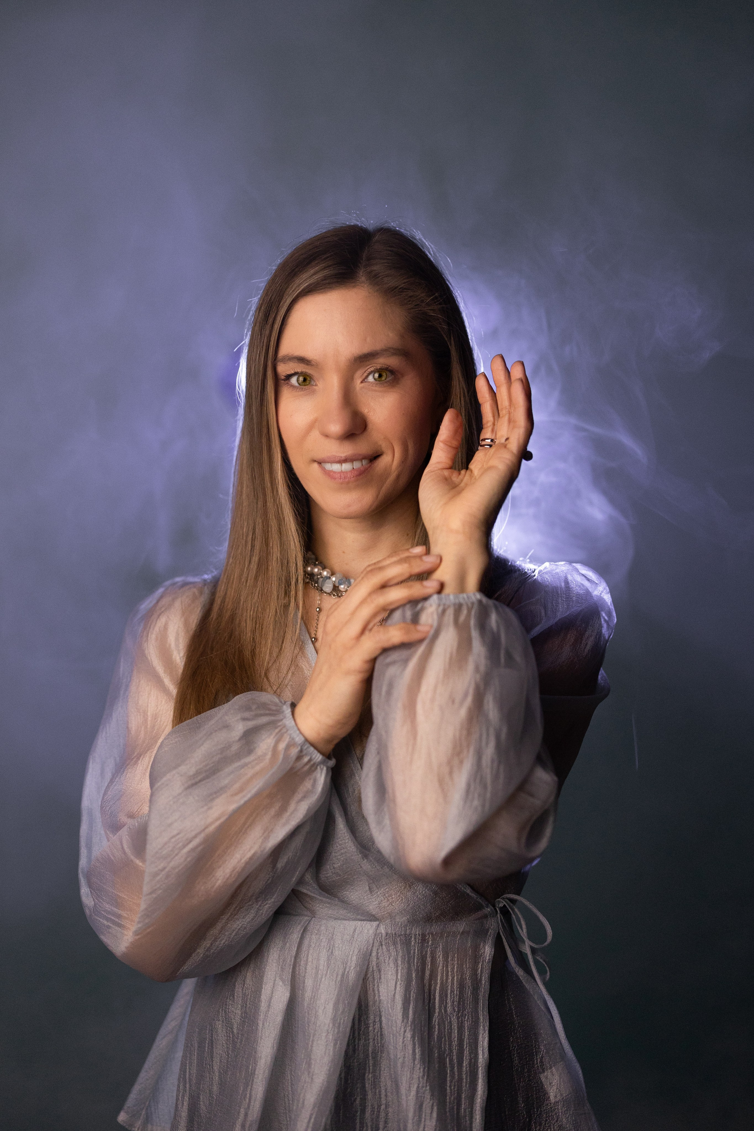 Цветной свет и дым. Альбина. Фотограф Елена Бабушкина