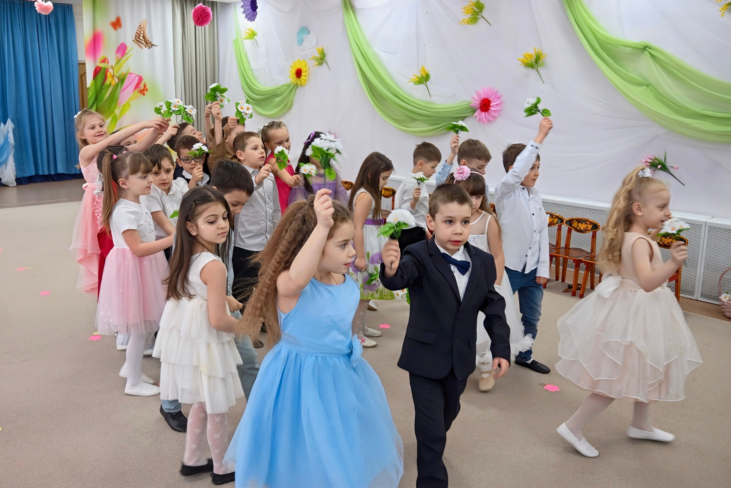 Праздник в группе Цветик семицветик. Семейный и детский фотограф Москва
