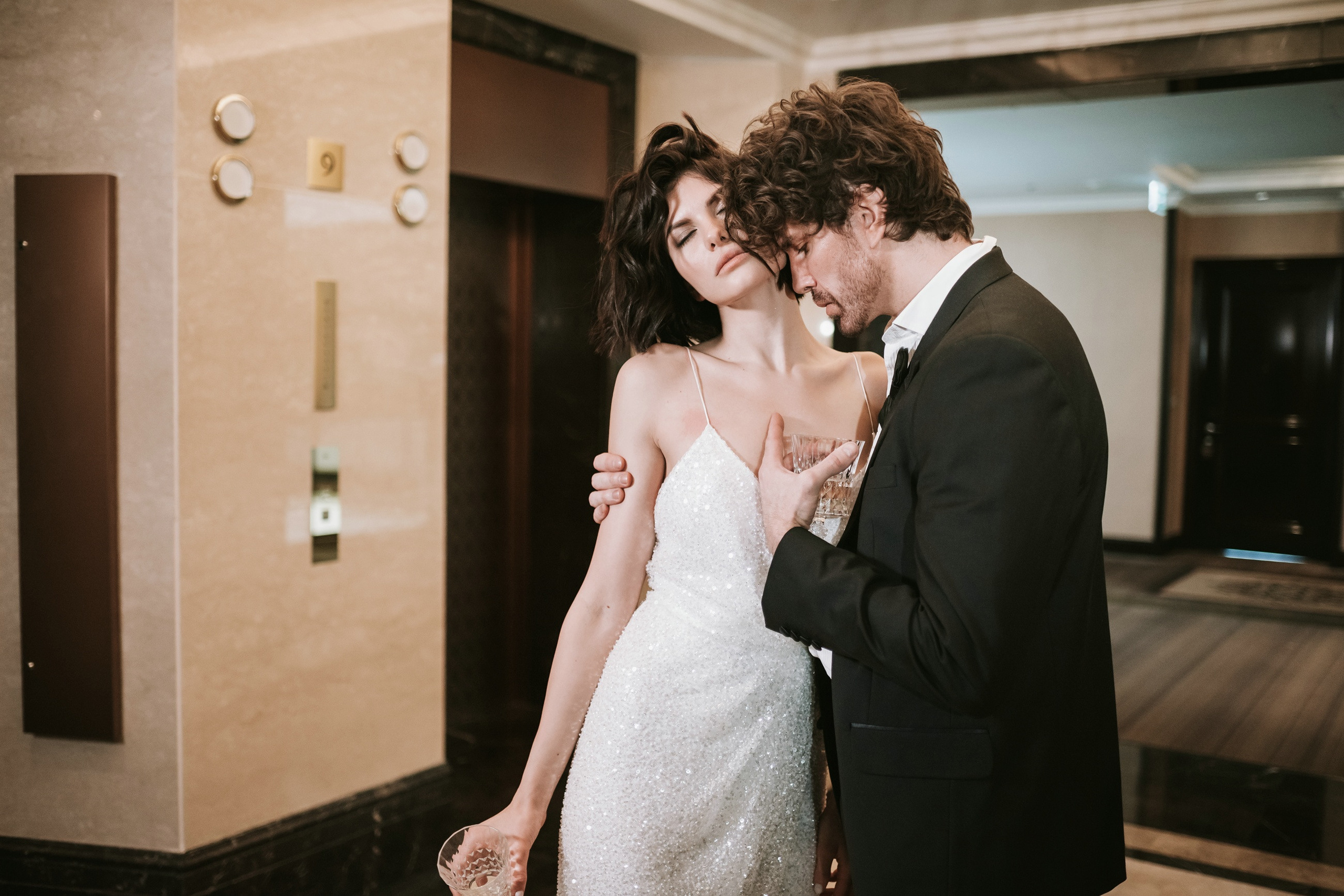 Стильная свадебная фотосессия в отеле Lotte Plaza. Свадебный и семейный фотограф в Москве Светлана Зоткина