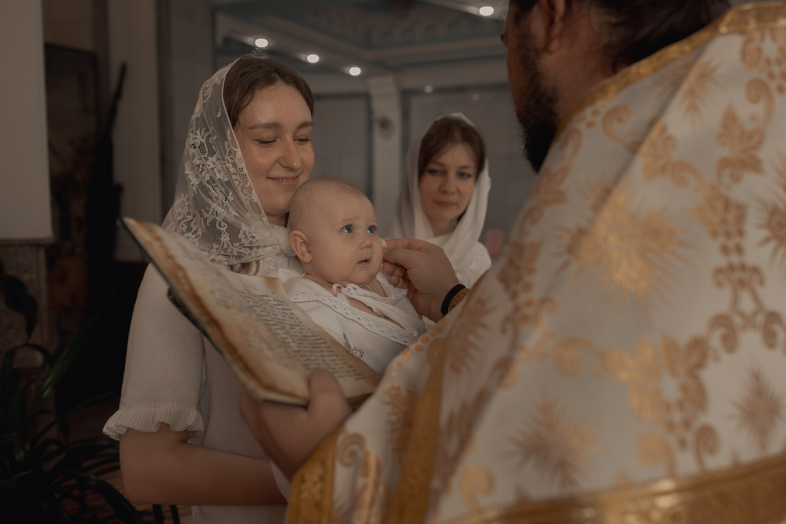 Крещение Валерии. Фотограф на Крещение и Венчание в Ташкенте