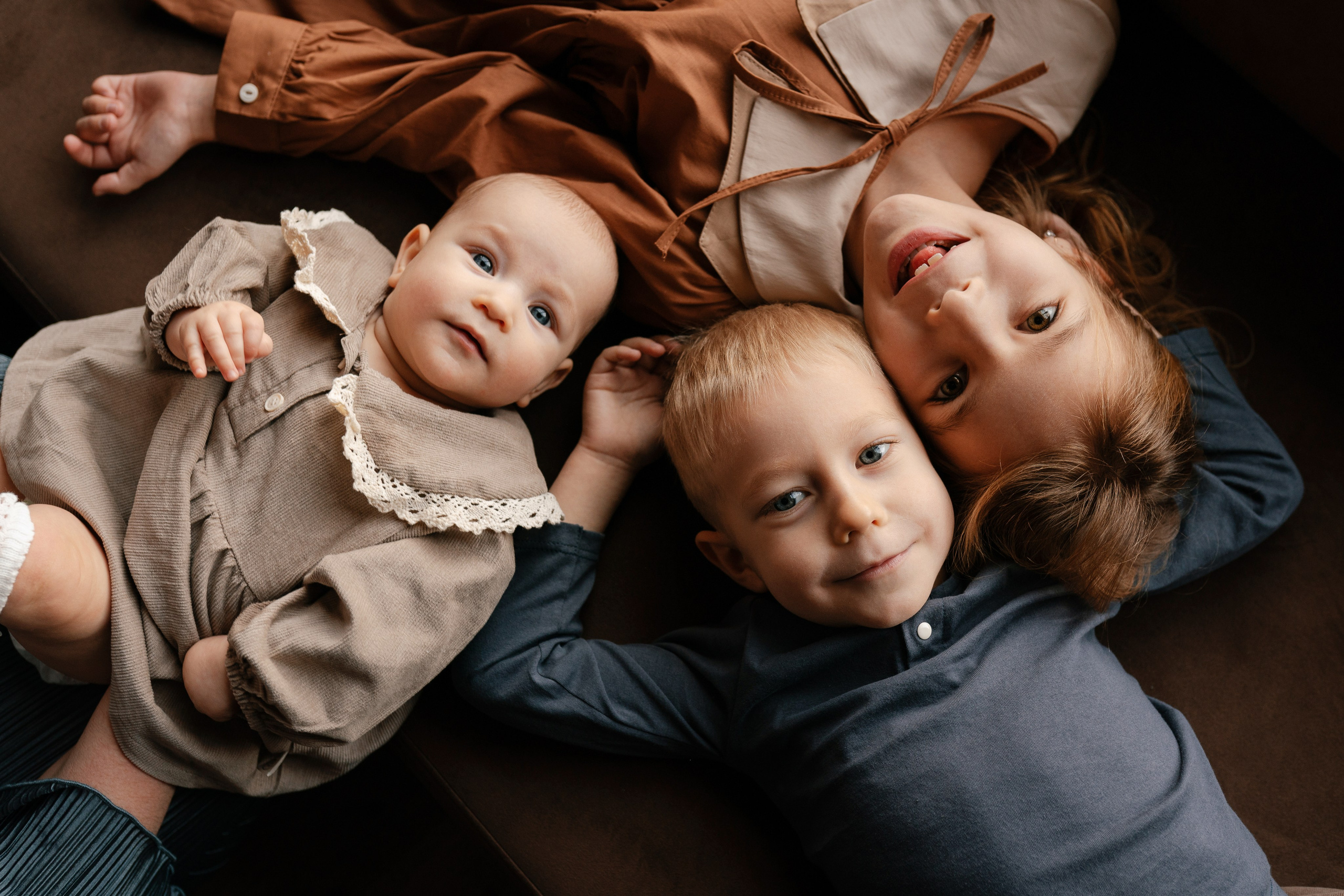 Семейная фотосессия в студии и дома Спб портфолио Насти Околот