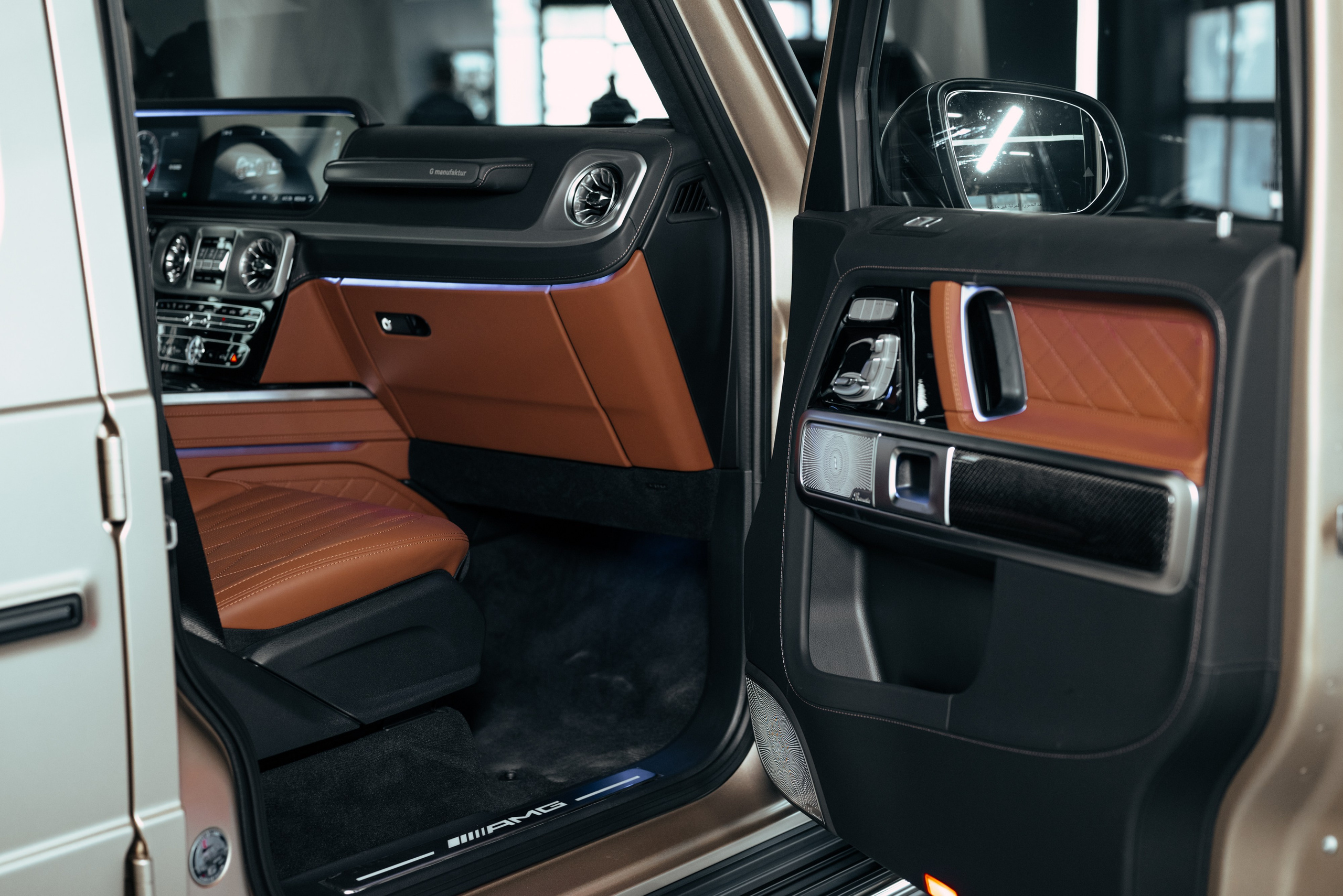 Mercedes G63 Gold. DeLorein