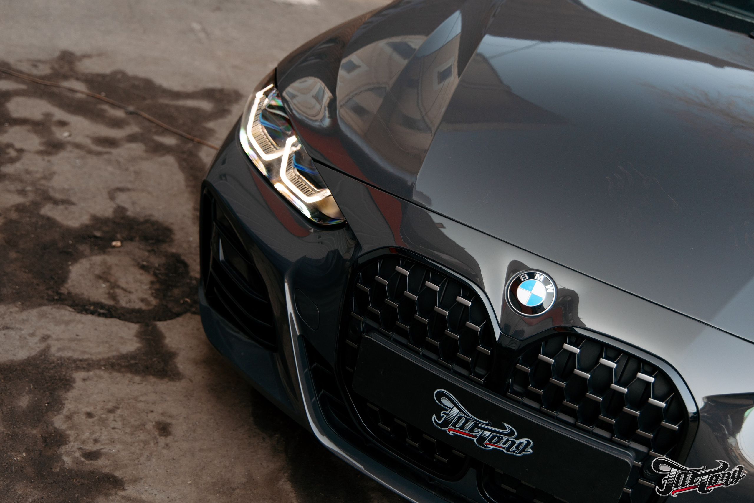 BMW 440i оклейка в зеленый, выхлоп, установка карбонового обвеса, окрас суппортов. DeLorein