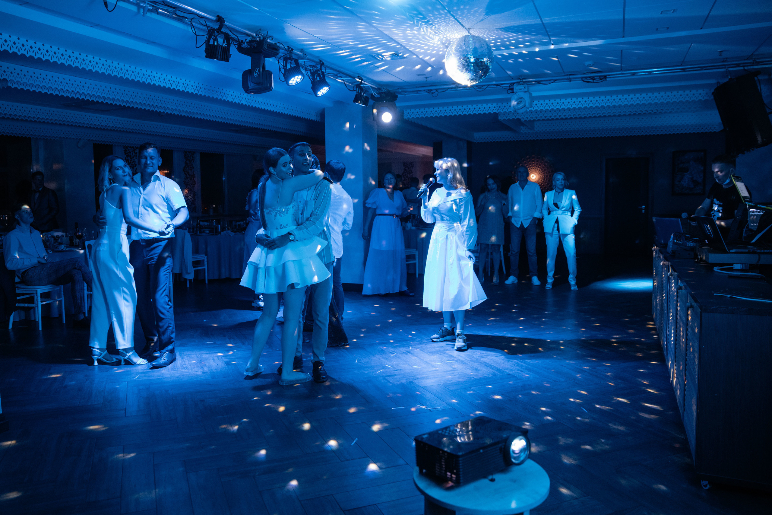 Выпускной. 36 школа. Ресторан Разговоры. Фотограф Андрей Баксов