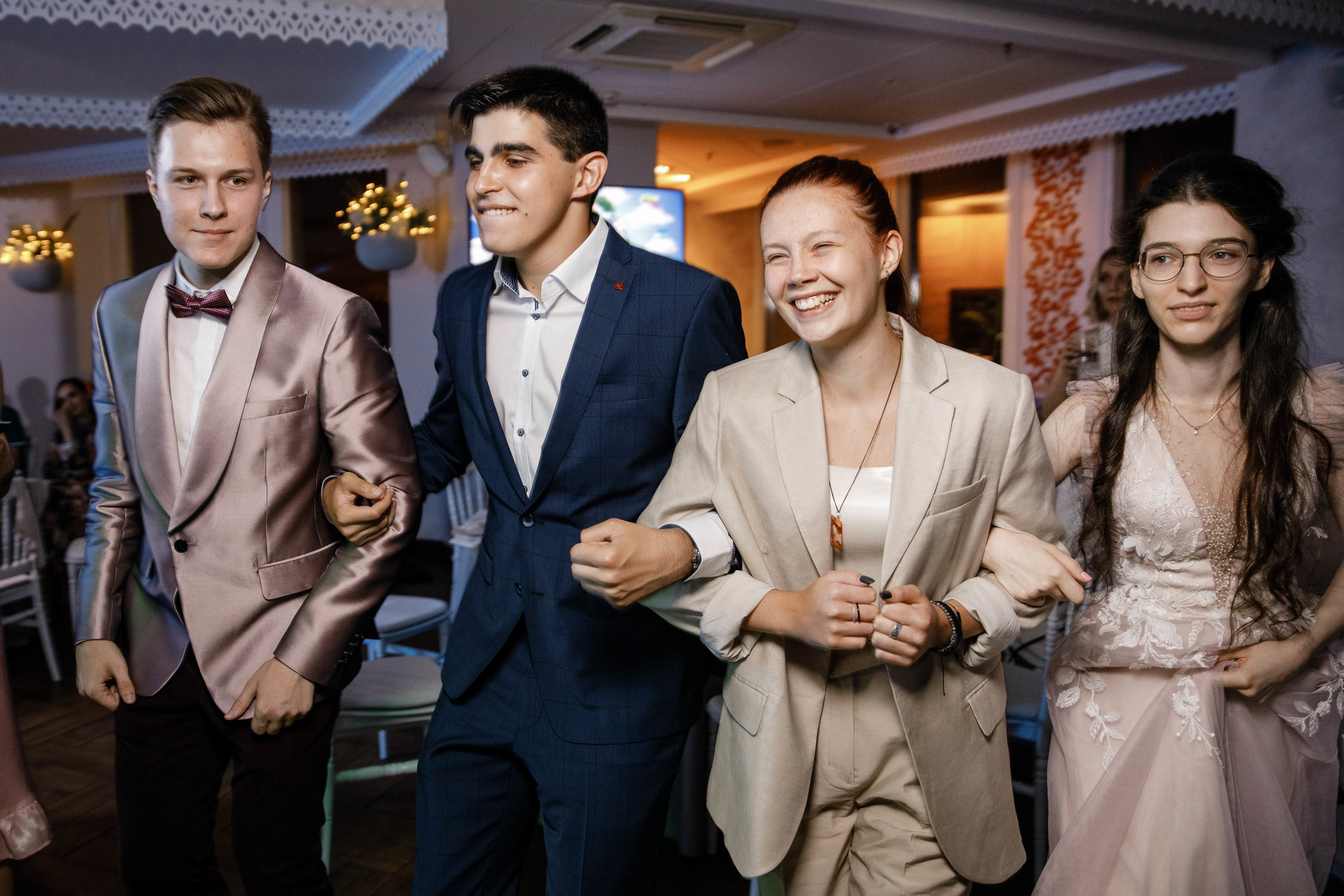 Выпускной. 36 школа. Ресторан Разговоры. Фотограф Андрей Баксов