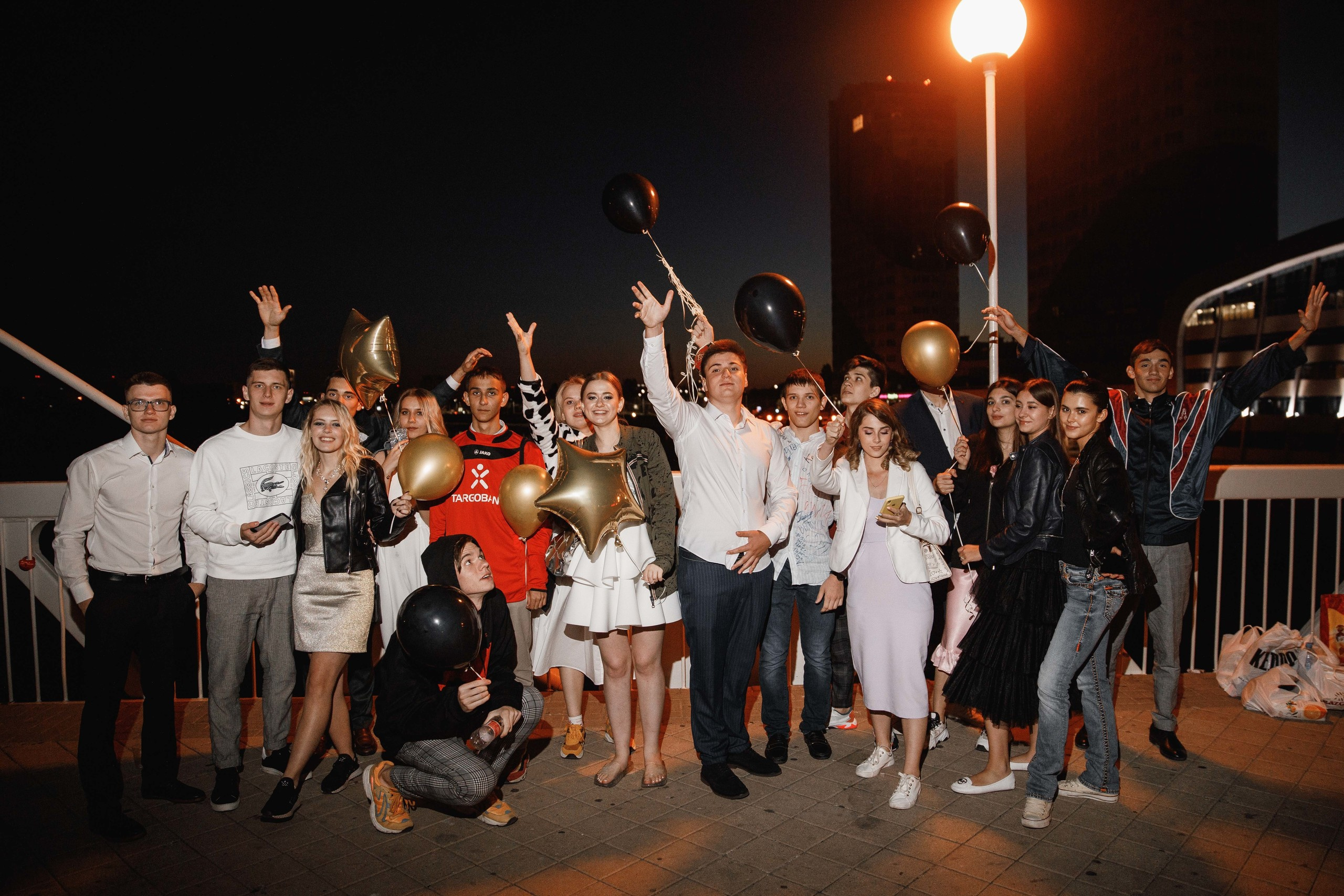 Выпускной. 36 школа. Ресторан Разговоры. Фотограф Андрей Баксов