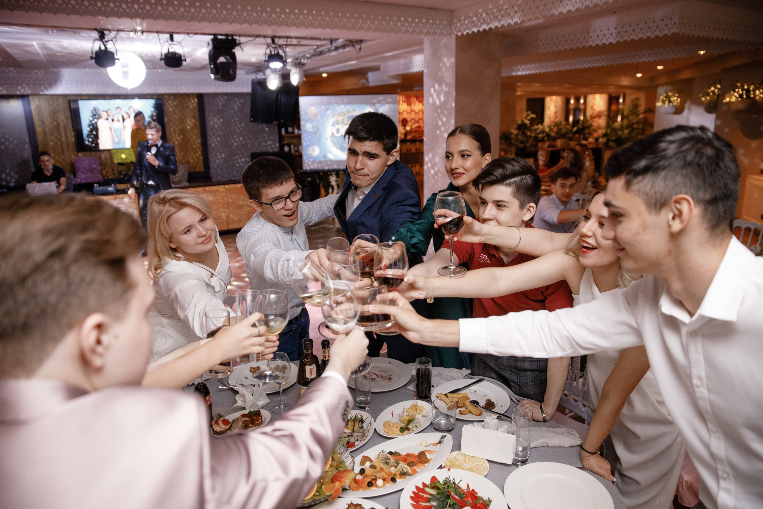 Выпускной. 36 школа. Ресторан Разговоры. Фотограф Андрей Баксов