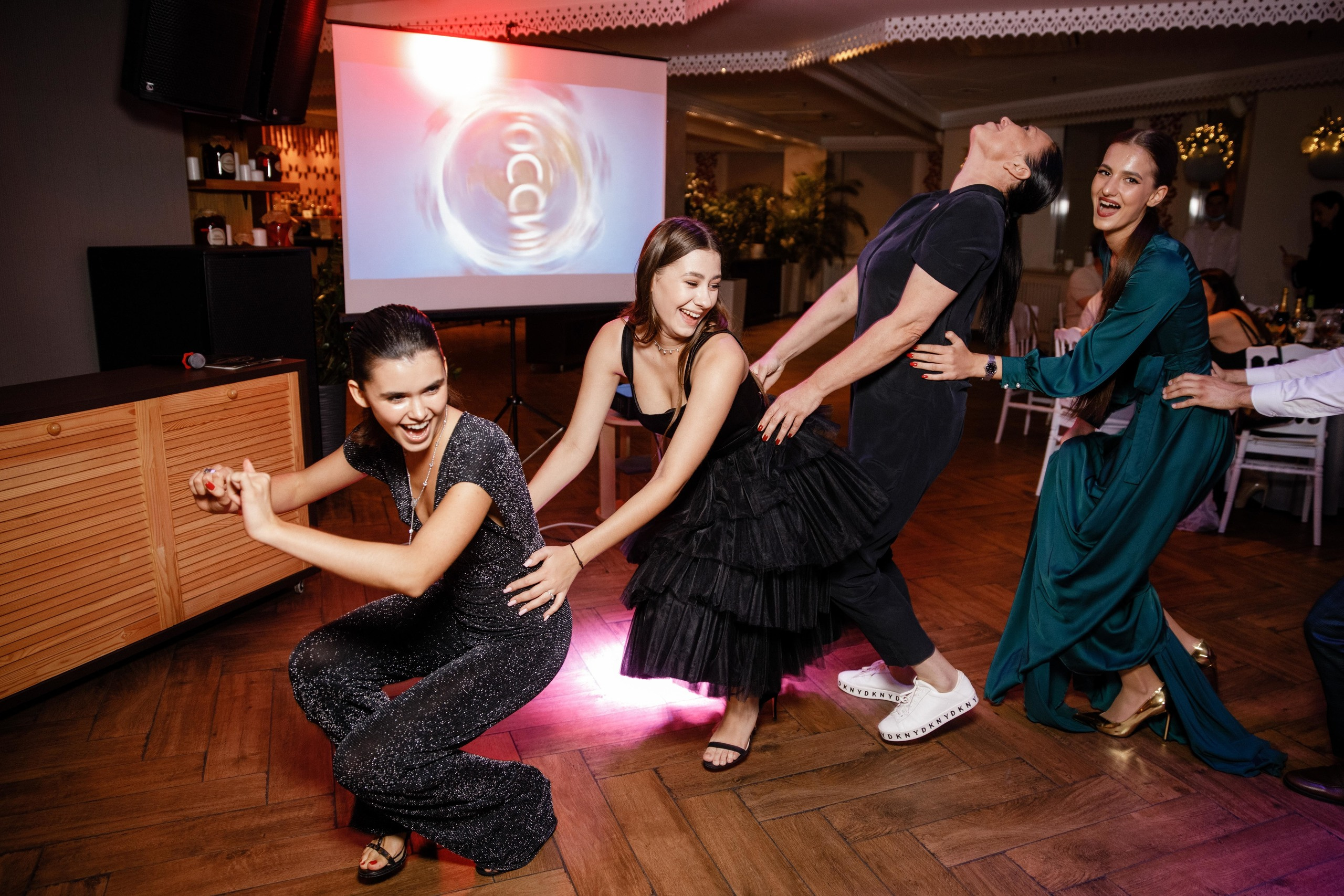 Выпускной. 36 школа. Ресторан Разговоры. Фотограф Андрей Баксов