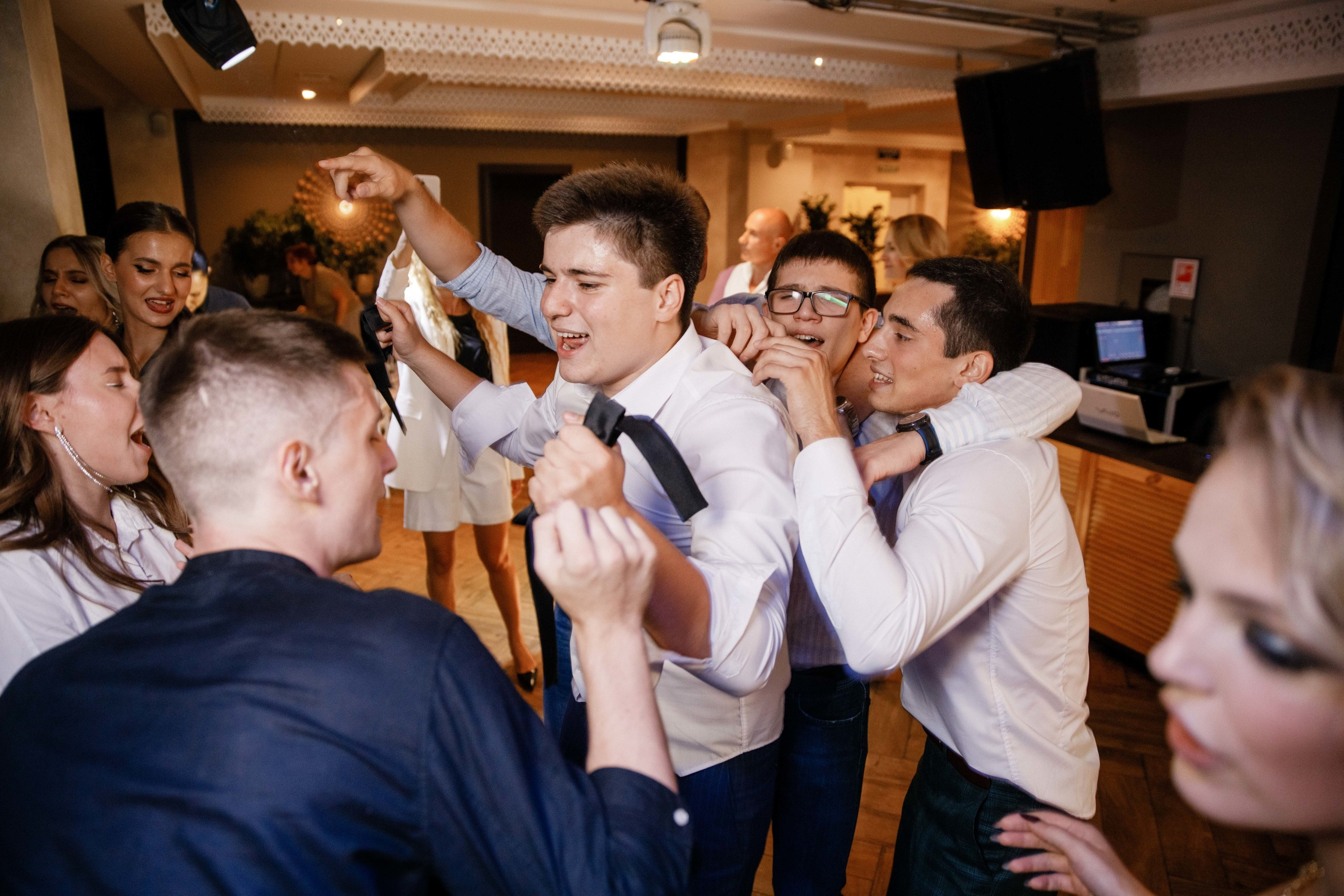 Выпускной. 36 школа. Ресторан Разговоры. Фотограф Андрей Баксов