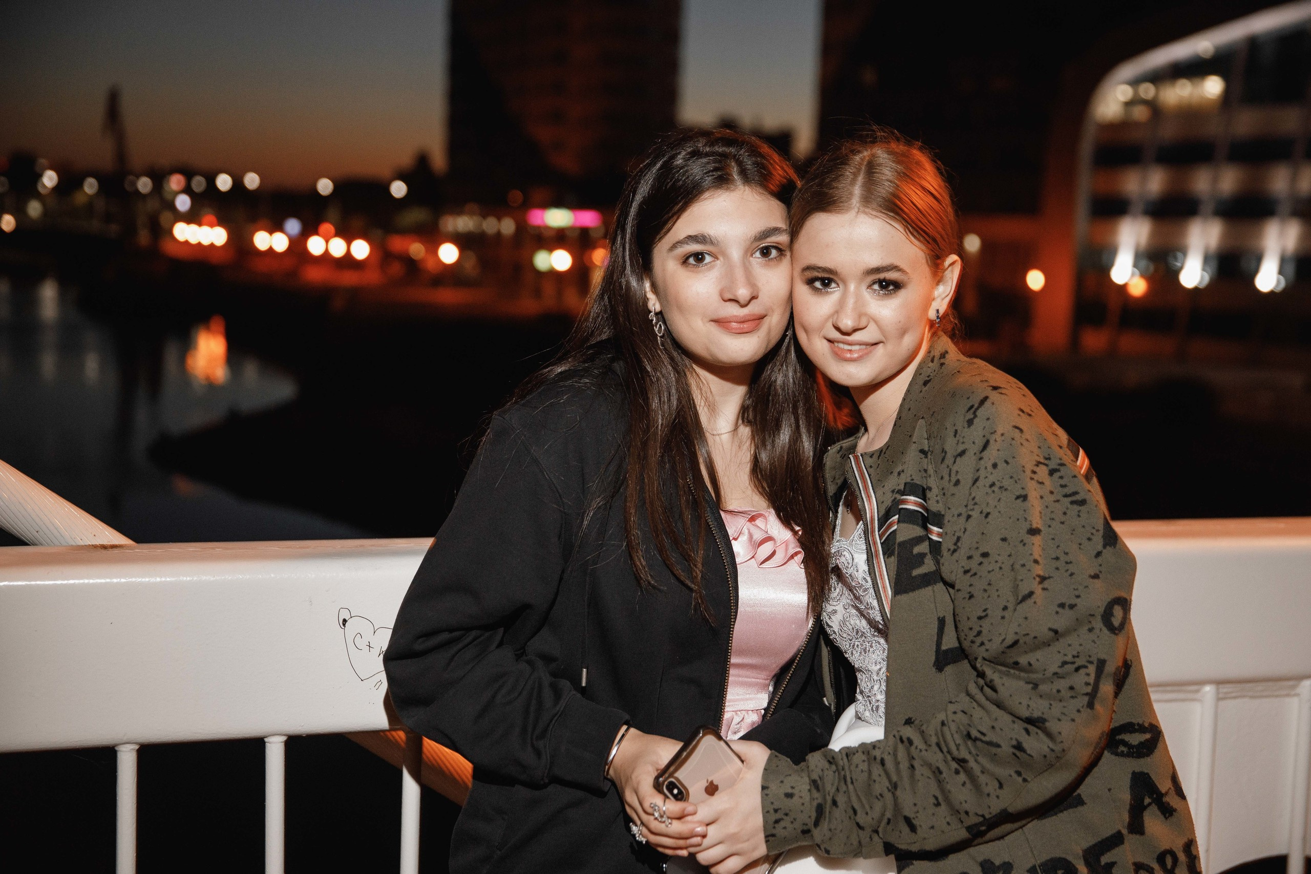 Выпускной. 36 школа. Ресторан Разговоры. Фотограф Андрей Баксов