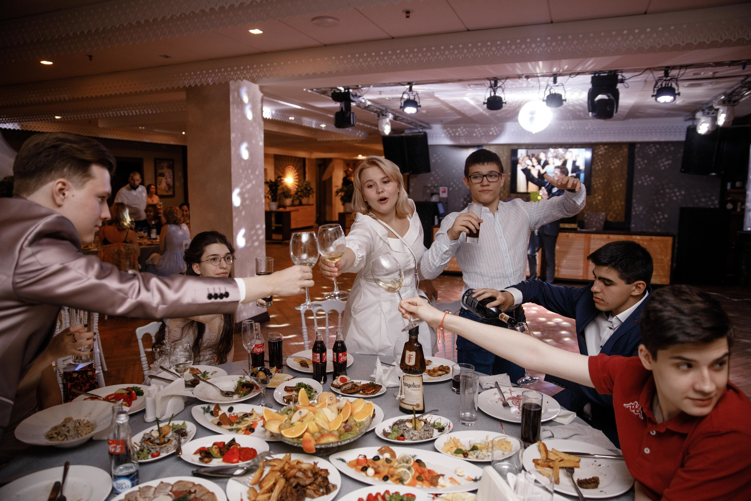Выпускной. 36 школа. Ресторан Разговоры. Фотограф Андрей Баксов