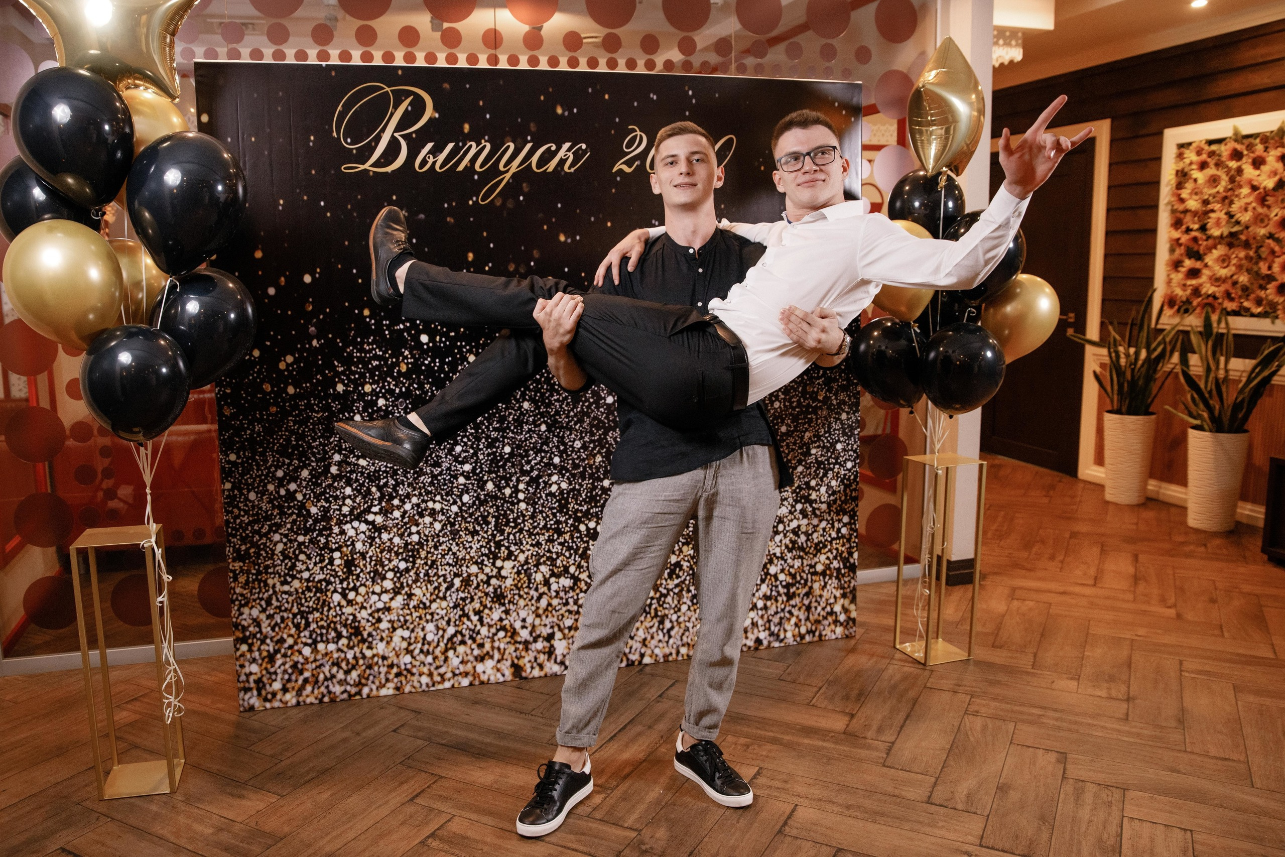 Выпускной. 36 школа. Ресторан Разговоры. Фотограф Андрей Баксов