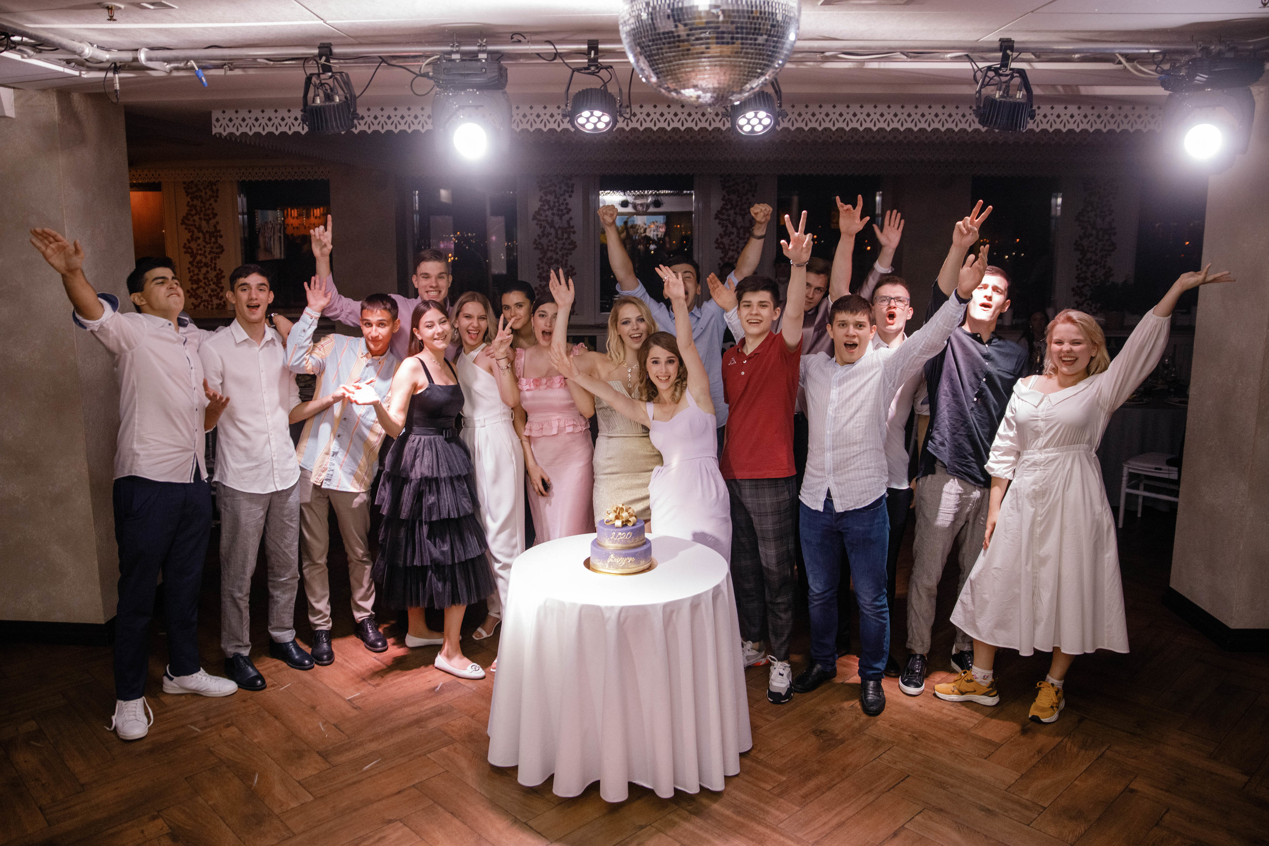 Выпускной. 36 школа. Ресторан Разговоры. Фотограф Андрей Баксов