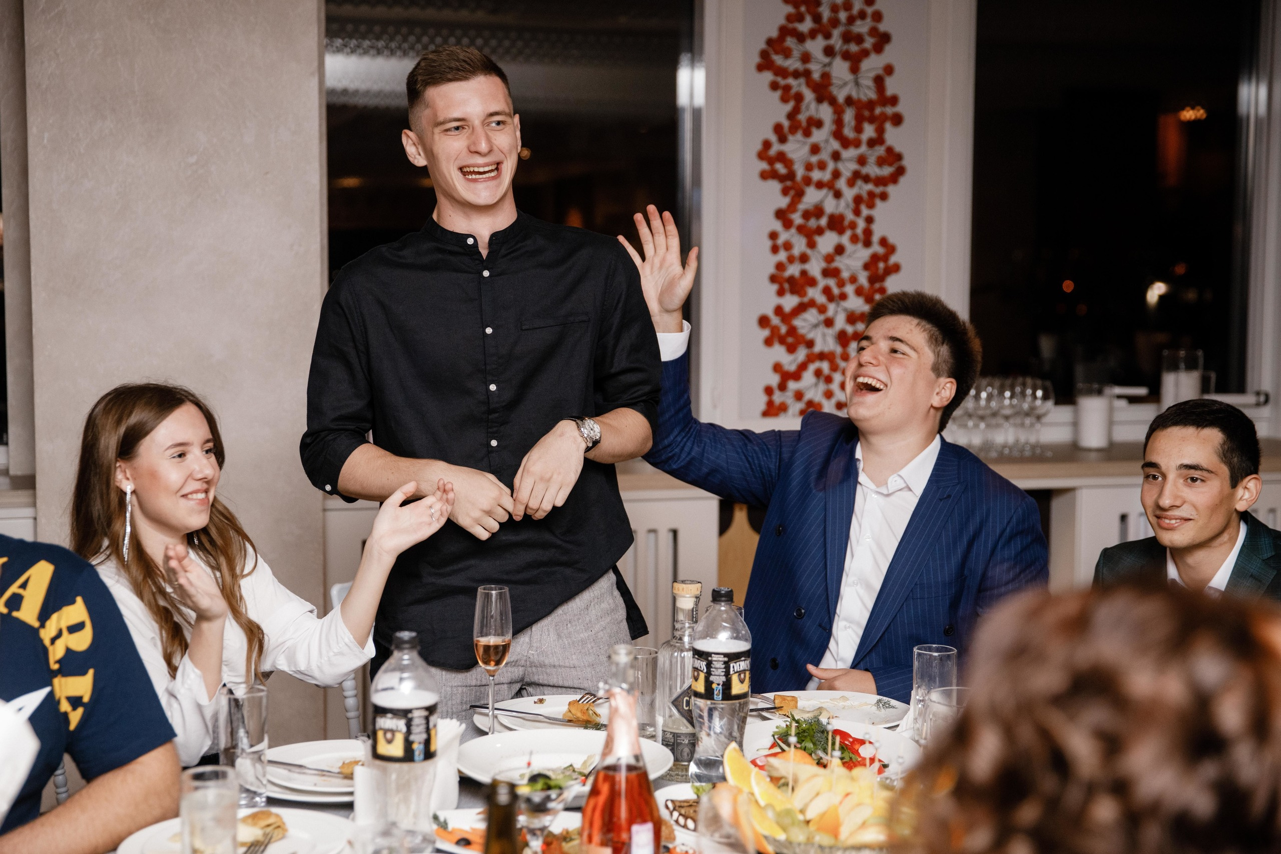 Выпускной. 36 школа. Ресторан Разговоры. Фотограф Андрей Баксов