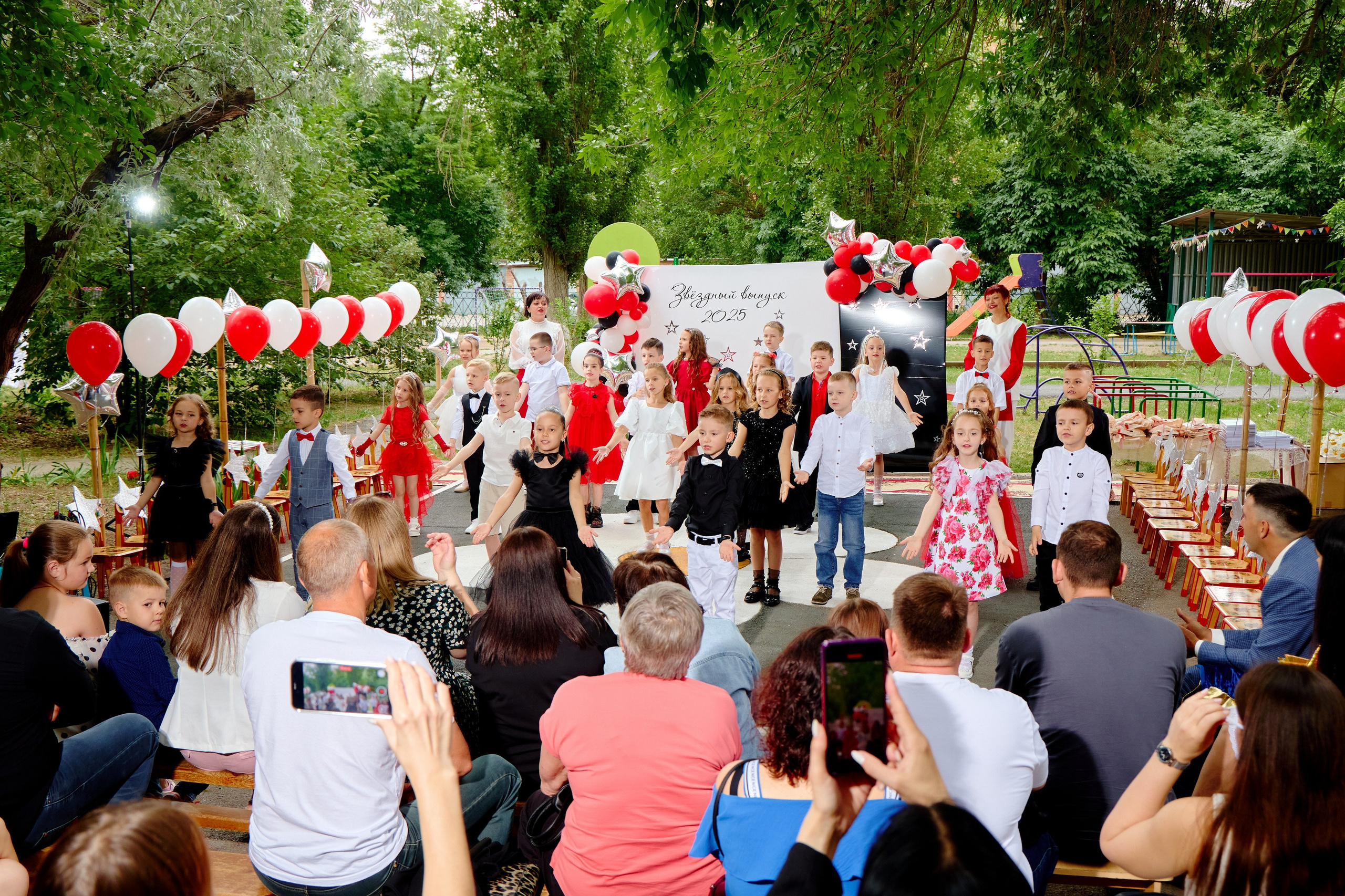 Выпускной 45 сад. Фотограф Выпускные альбомы Таганрог Сергей Коробченко