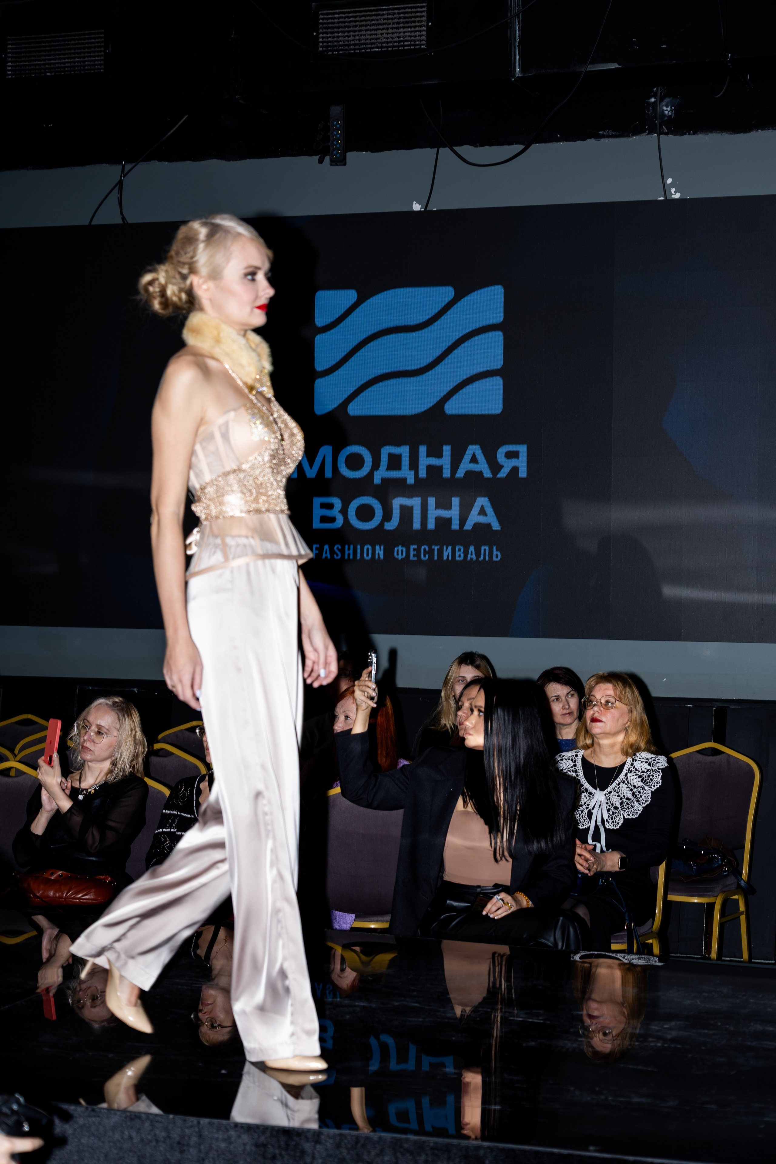 Модный показ Бренд AnyAmo на Модной волне. Студия фото, видеографии и мультимедийного дизайна в Москве Multi Frame Studio