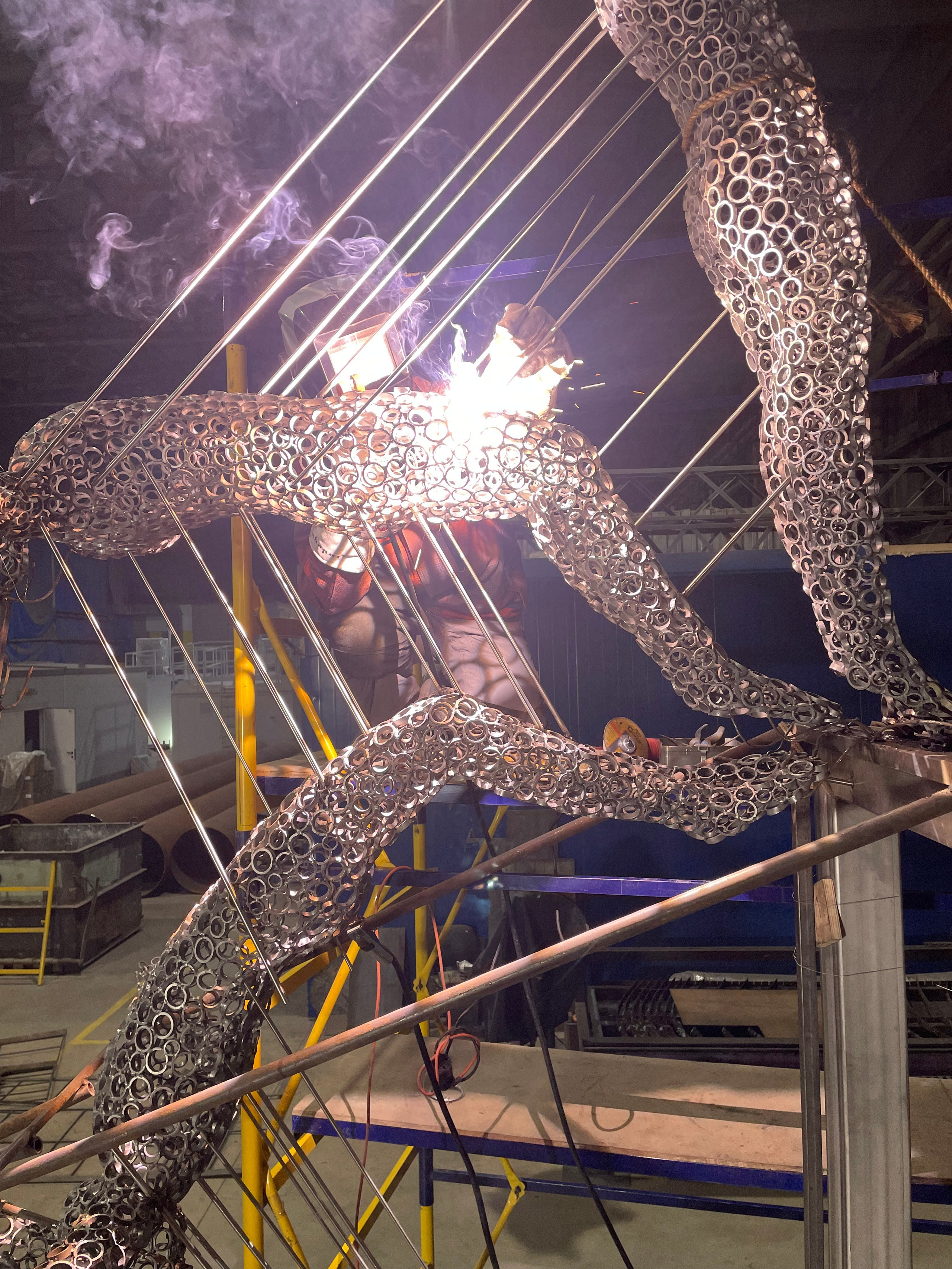 Паркур/Свободное падение /Спб/Малая Балканская 13к2 /2023. Художник — скульптор Антонина Фатхуллина