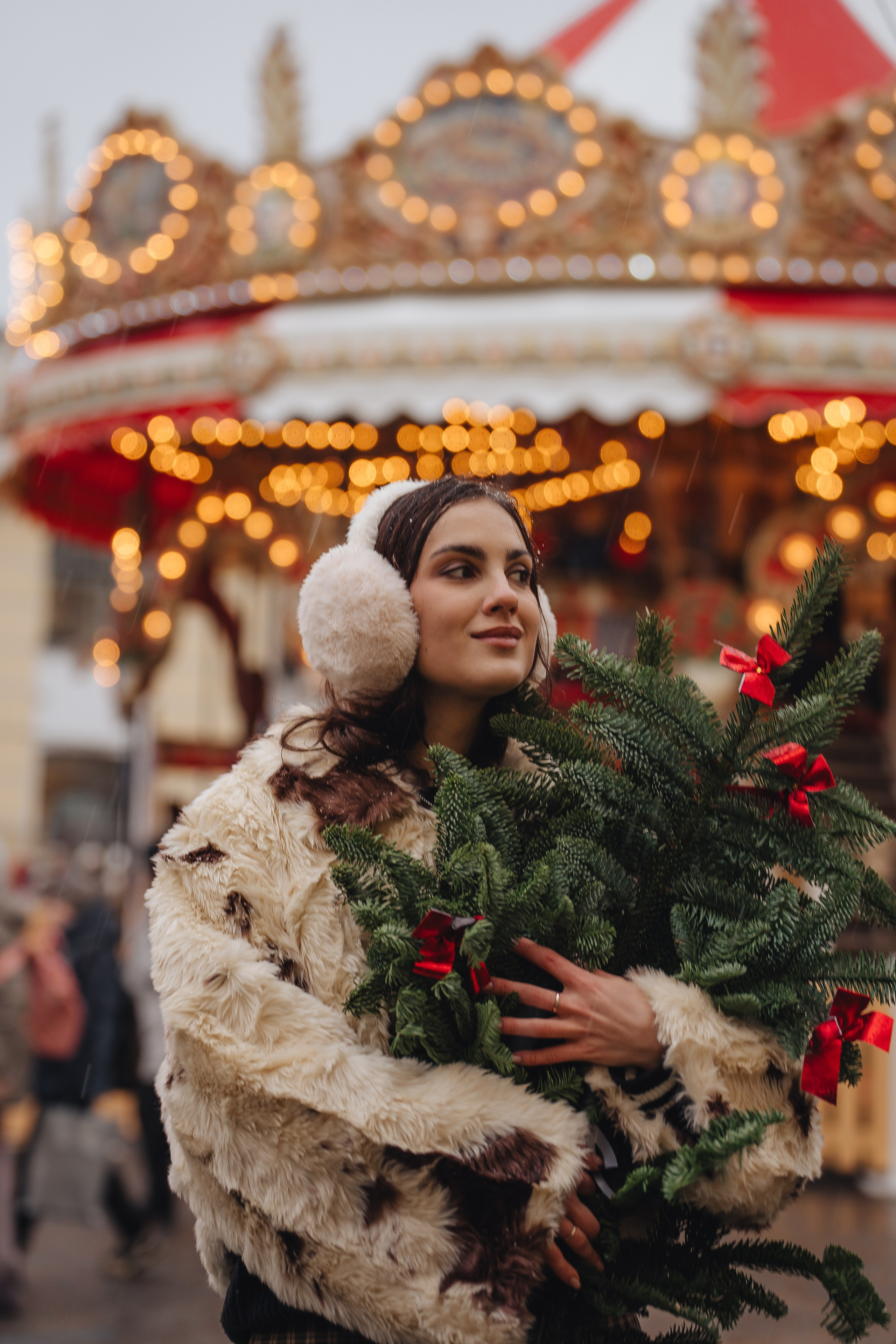 ПРОГУЛКА НА МАНЕЖНОЙ ПЛОЩАДИ ДЛЯ ДЕВУШКИ ПЕРЕД НОВЫМ ГОДОМ (НОВОГОДНЯЯ ФОТОСЕССИИЯ НА МАНЕЖНОЙ ПЛОЩАДИ). Профессиональный фотограф, Санкт-Петербург — Виктория Богомолова