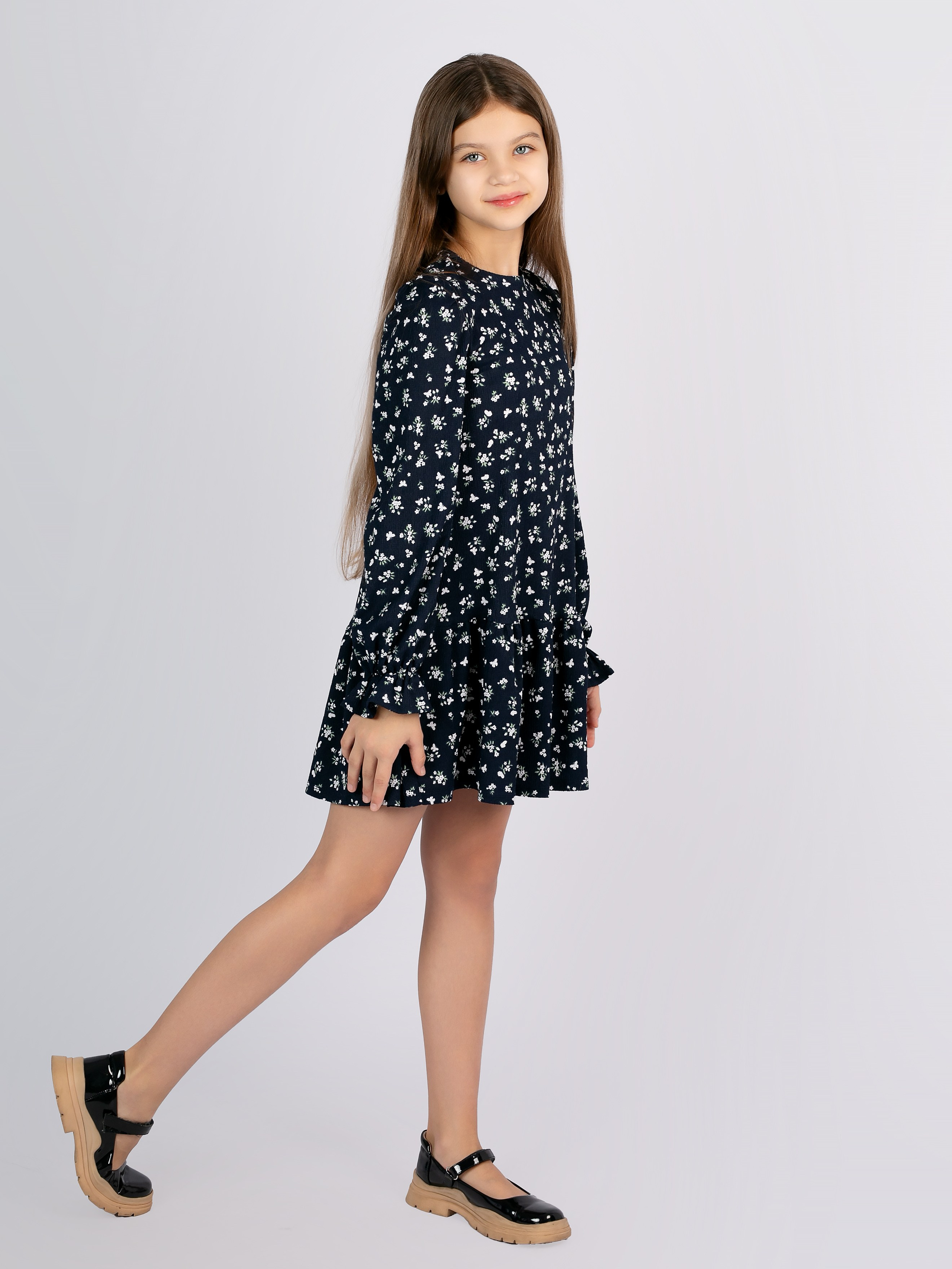 Детская одежда на белом фоне с тенями. Предметная, рекламная фотосъёмка в Орле. Предметный фотограф в Орле