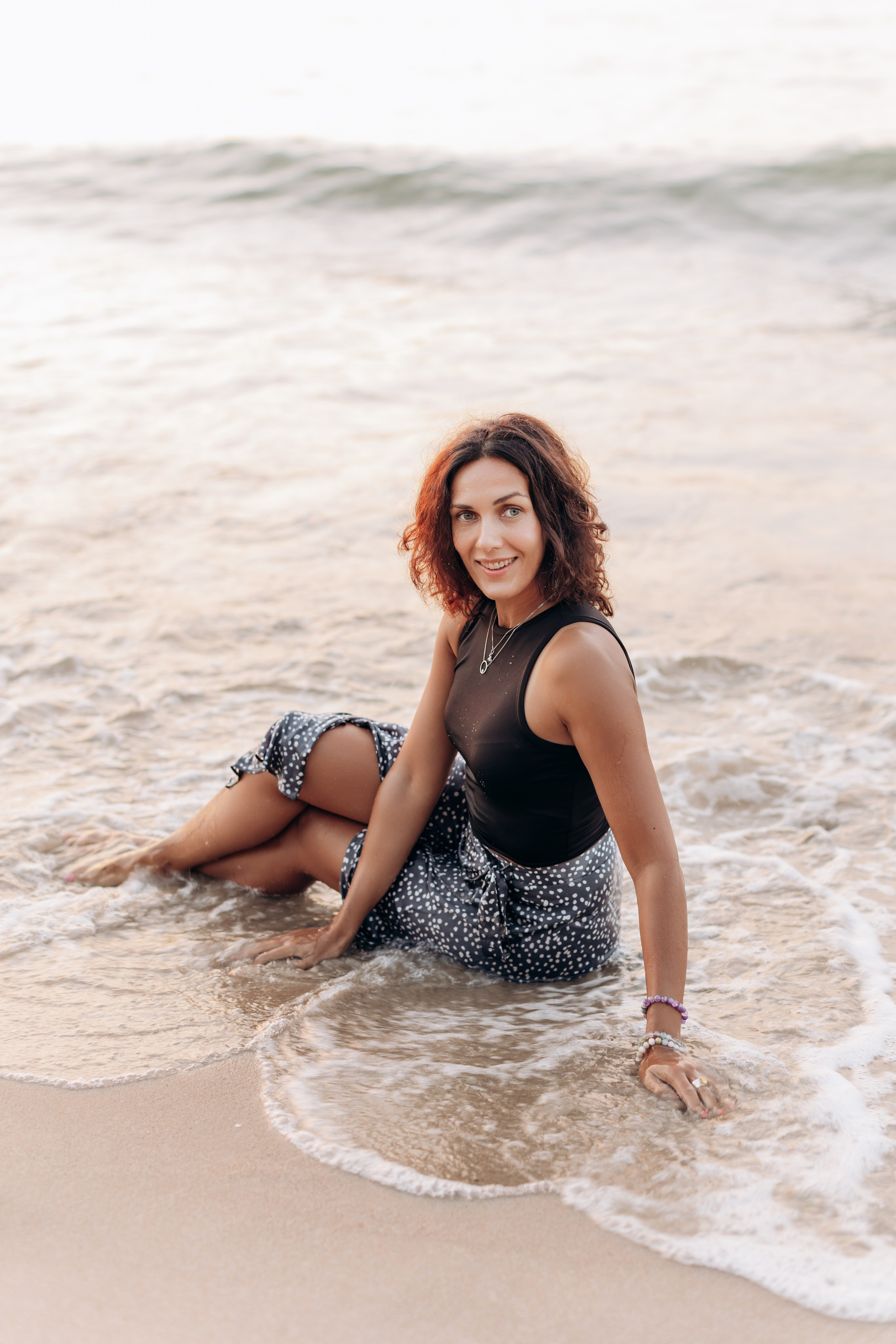 Подруги Пионеский Сосновый бор закат. Фотограф в Калининграде свадебная фотография, репортажная, фотосессии