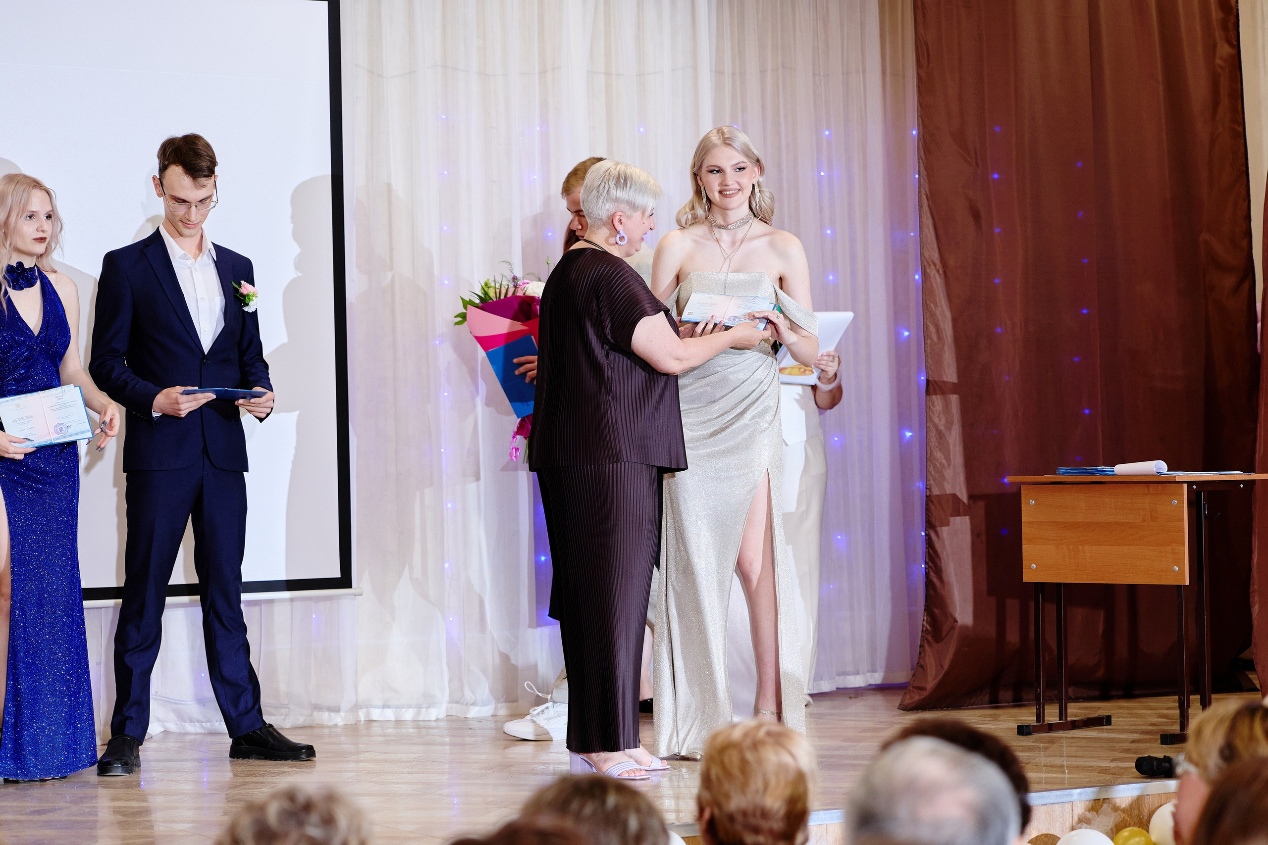 Выпускной 35 Сош. Фотограф Выпускные альбомы Таганрог Сергей Коробченко