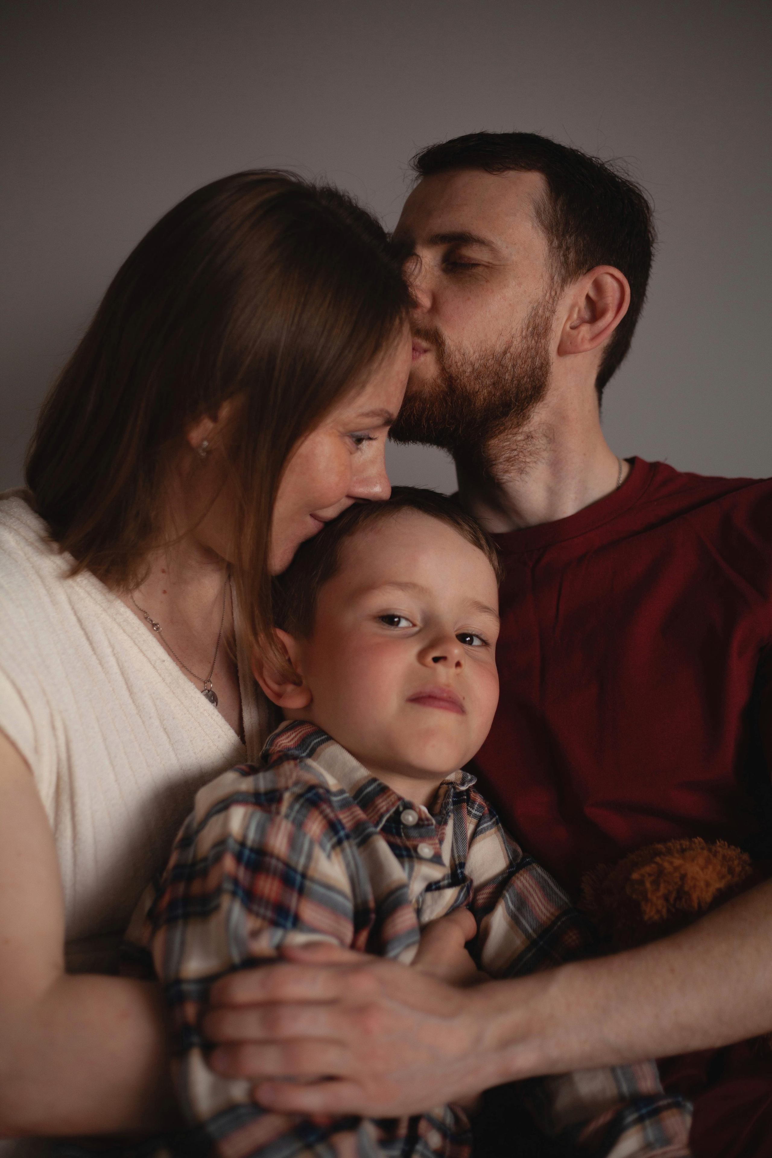 Юля, Виктор и Рома играют в пиратов. Семейный фотограф в Екатеринбурге Мария Мальцева