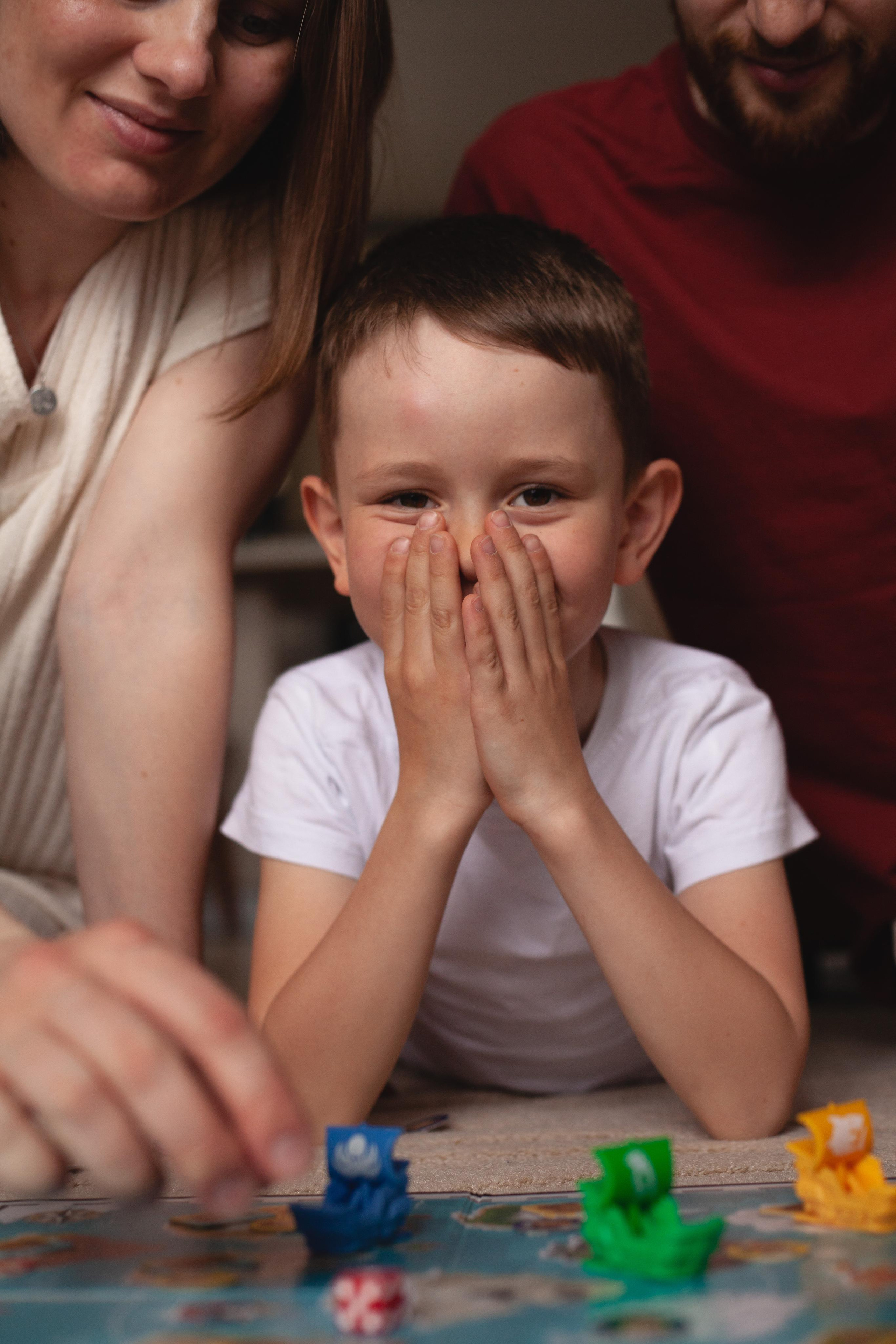 Юля, Виктор и Рома играют в пиратов. Семейный фотограф в Екатеринбурге Мария Мальцева
