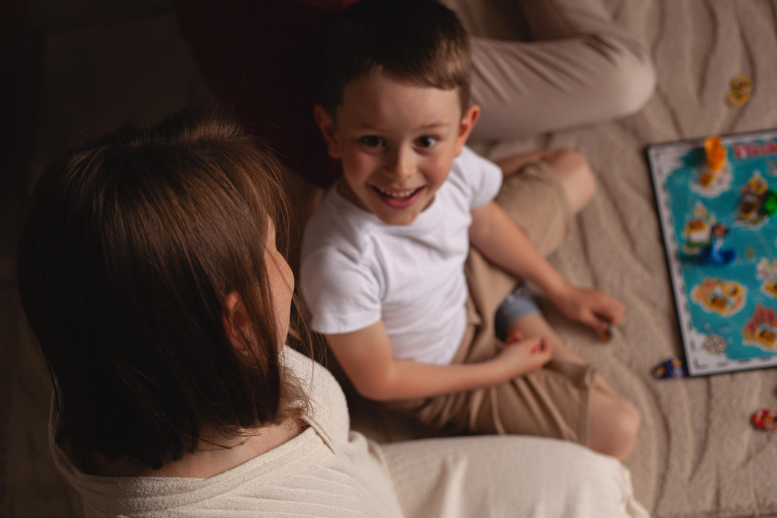 Юля, Виктор и Рома играют в пиратов. Семейный фотограф в Екатеринбурге Мария Мальцева